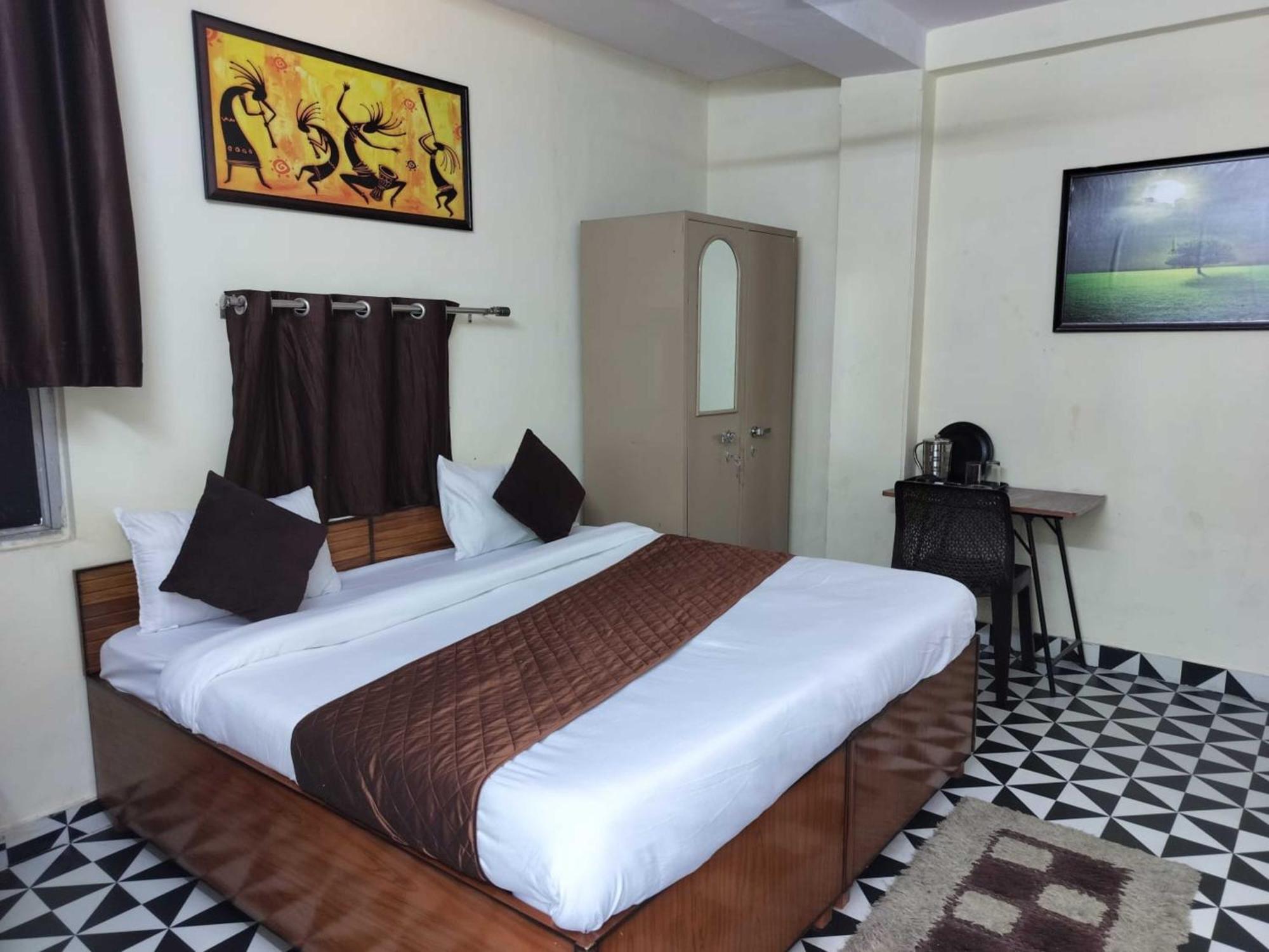 Cr Residency -near Chanakyapuri Embassy Area Hotel