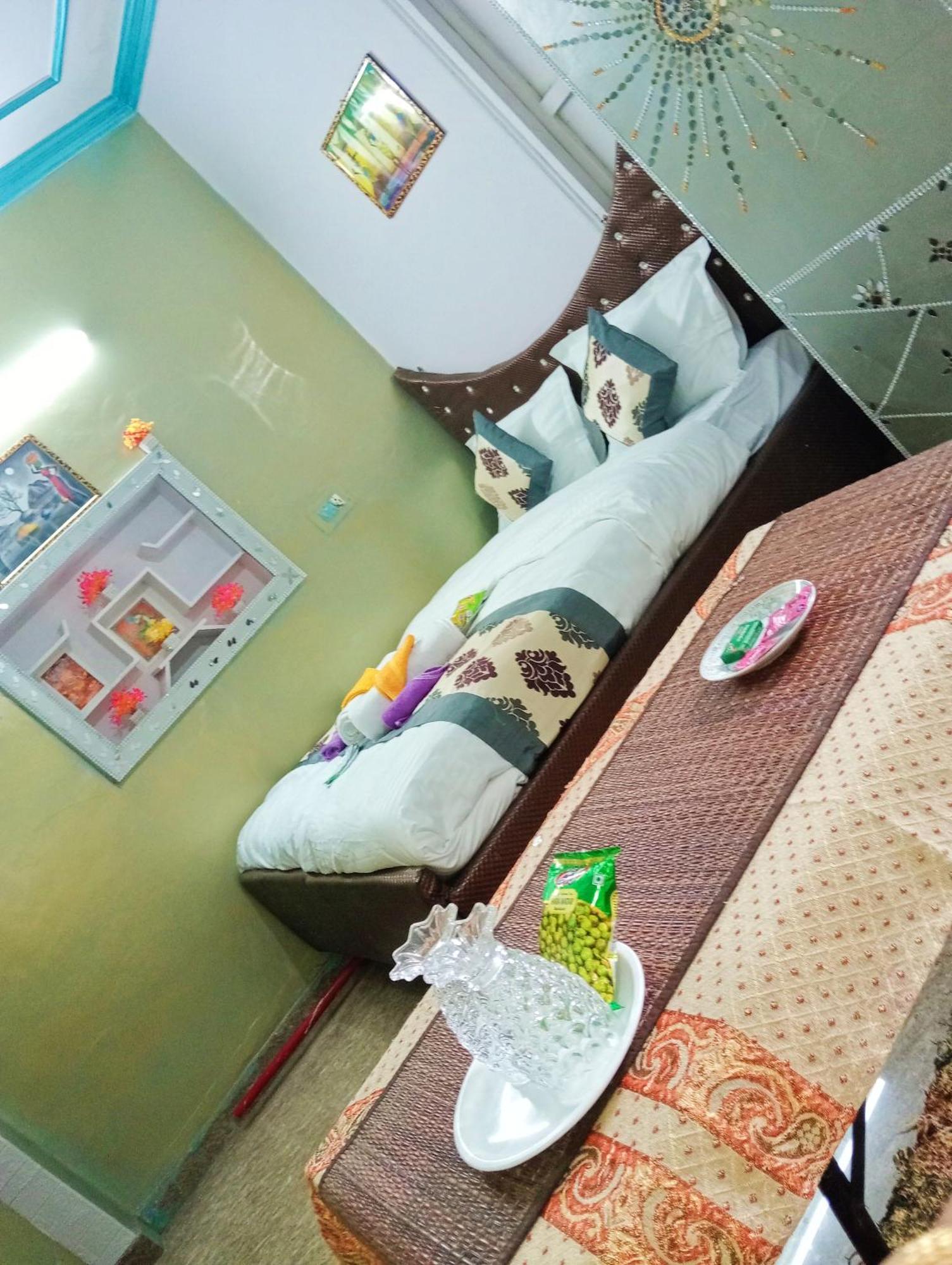 Shri Krishna Hotel New Delhi