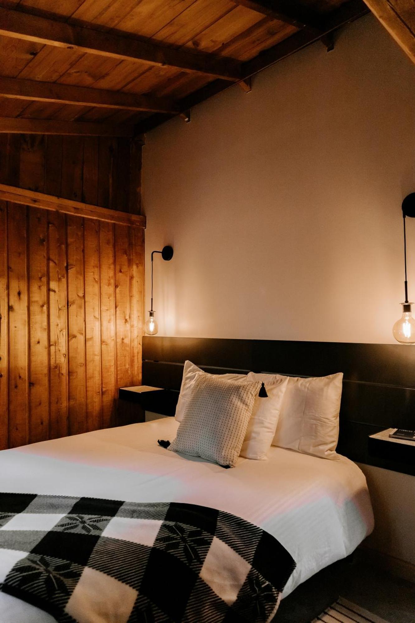 For Luxury Near Delhi Airport 4*