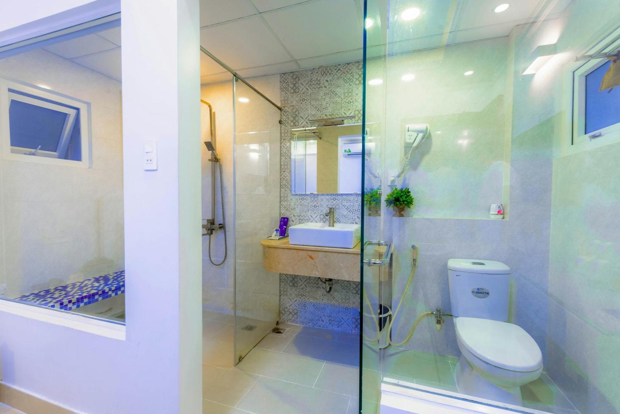 Hotel For Luxury Near Delhi Airport