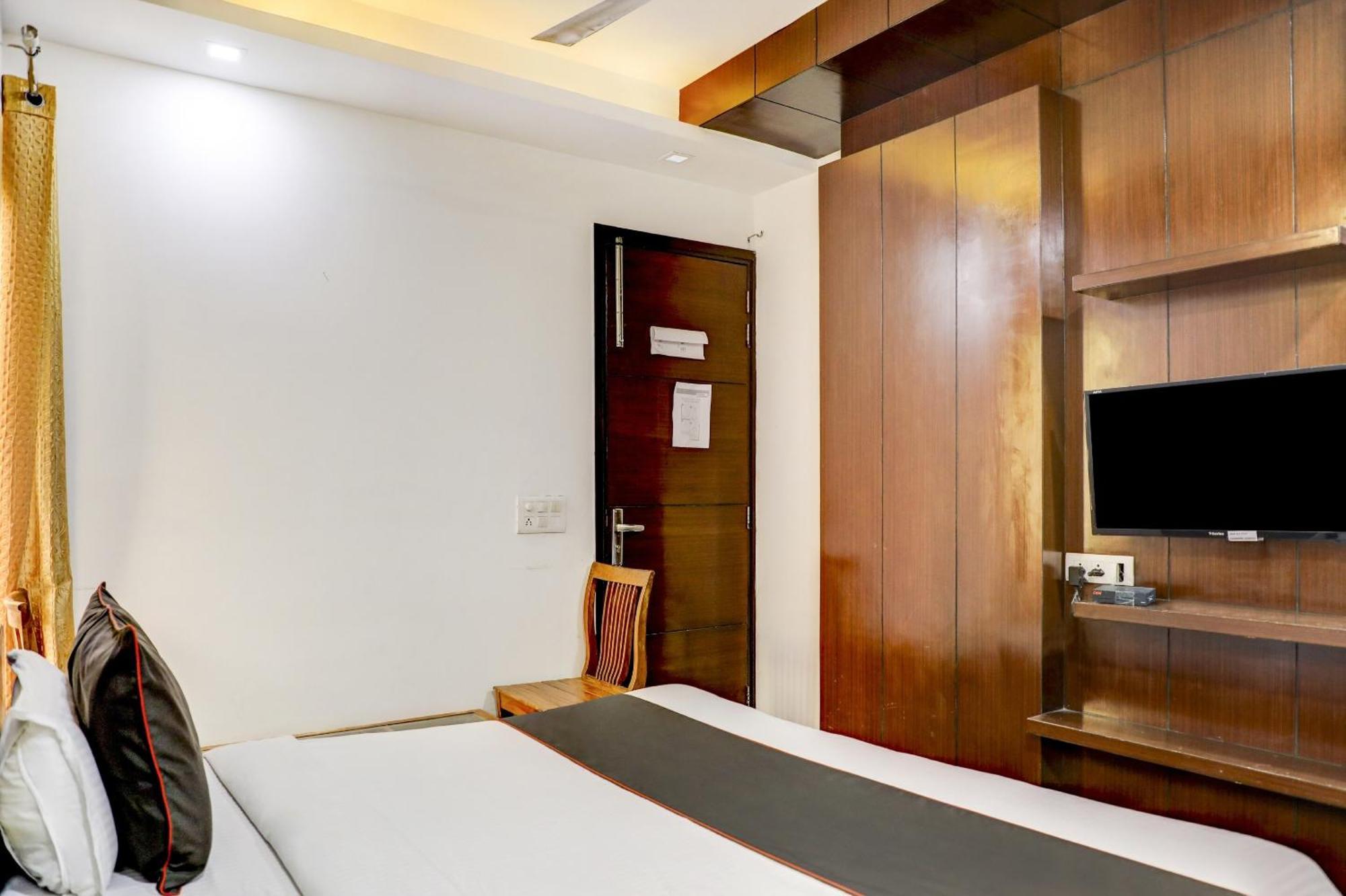 Collection O R S Near Lotus Temple Hotel 4*
