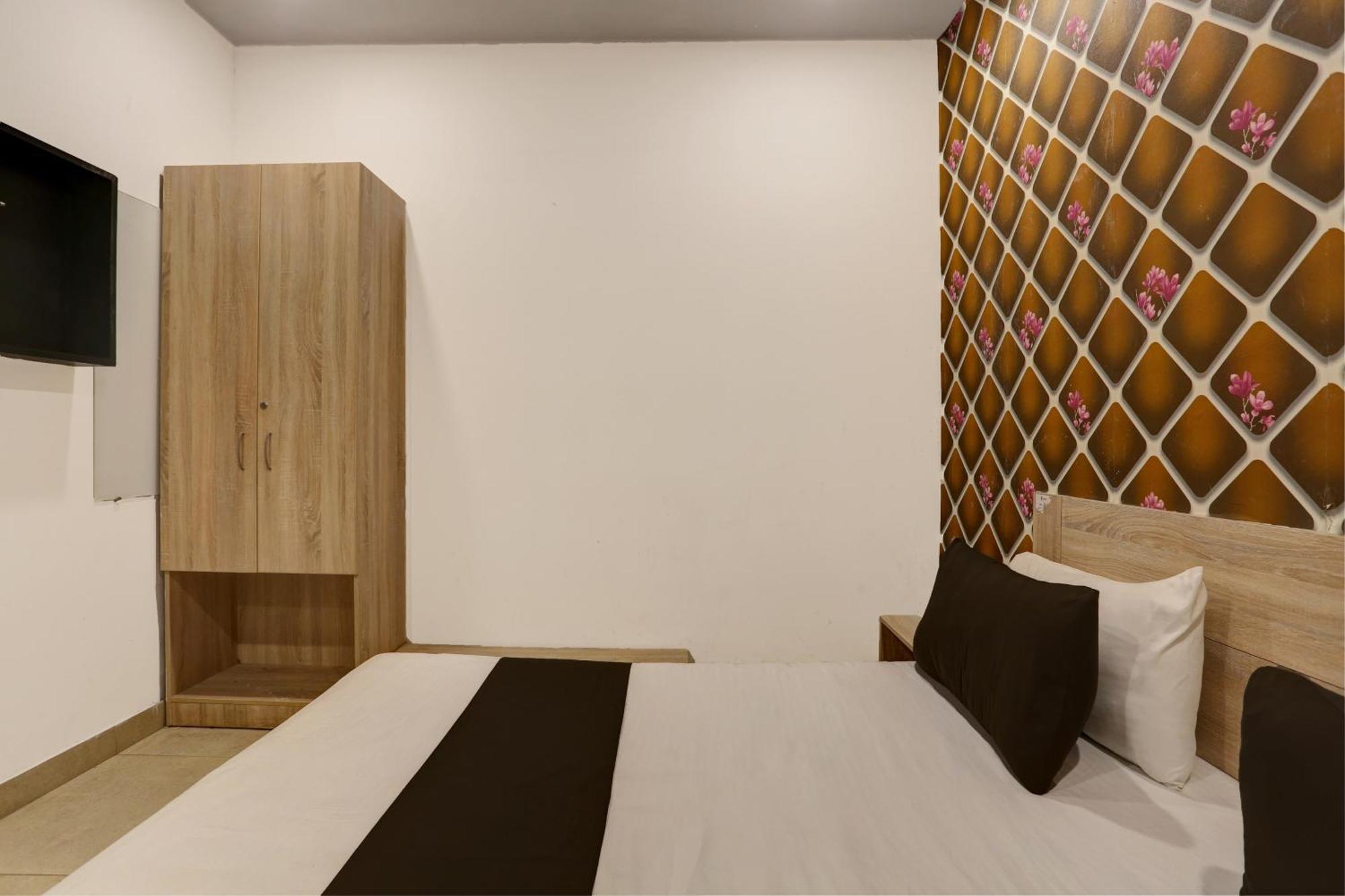 Hotel O Dwarka Mor Metro