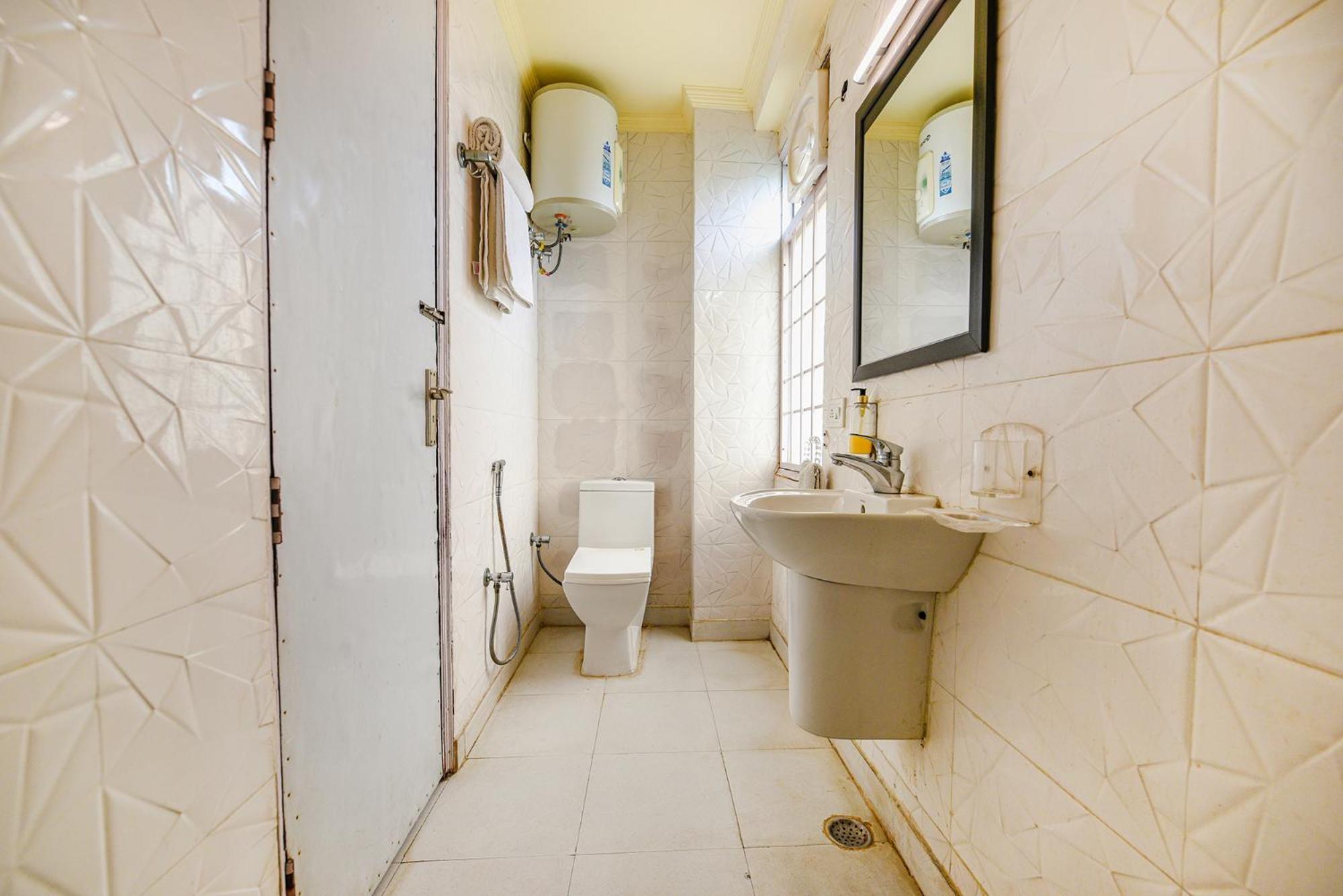 Fabhotel Ishtara New Delhi