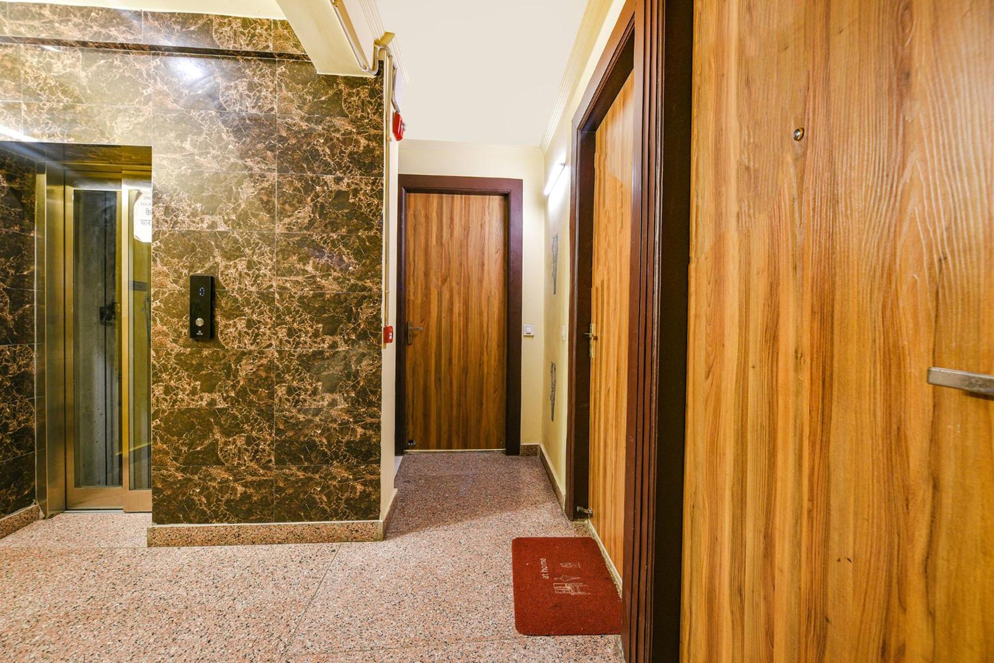 Fabhotel Ishtara * New Delhi
