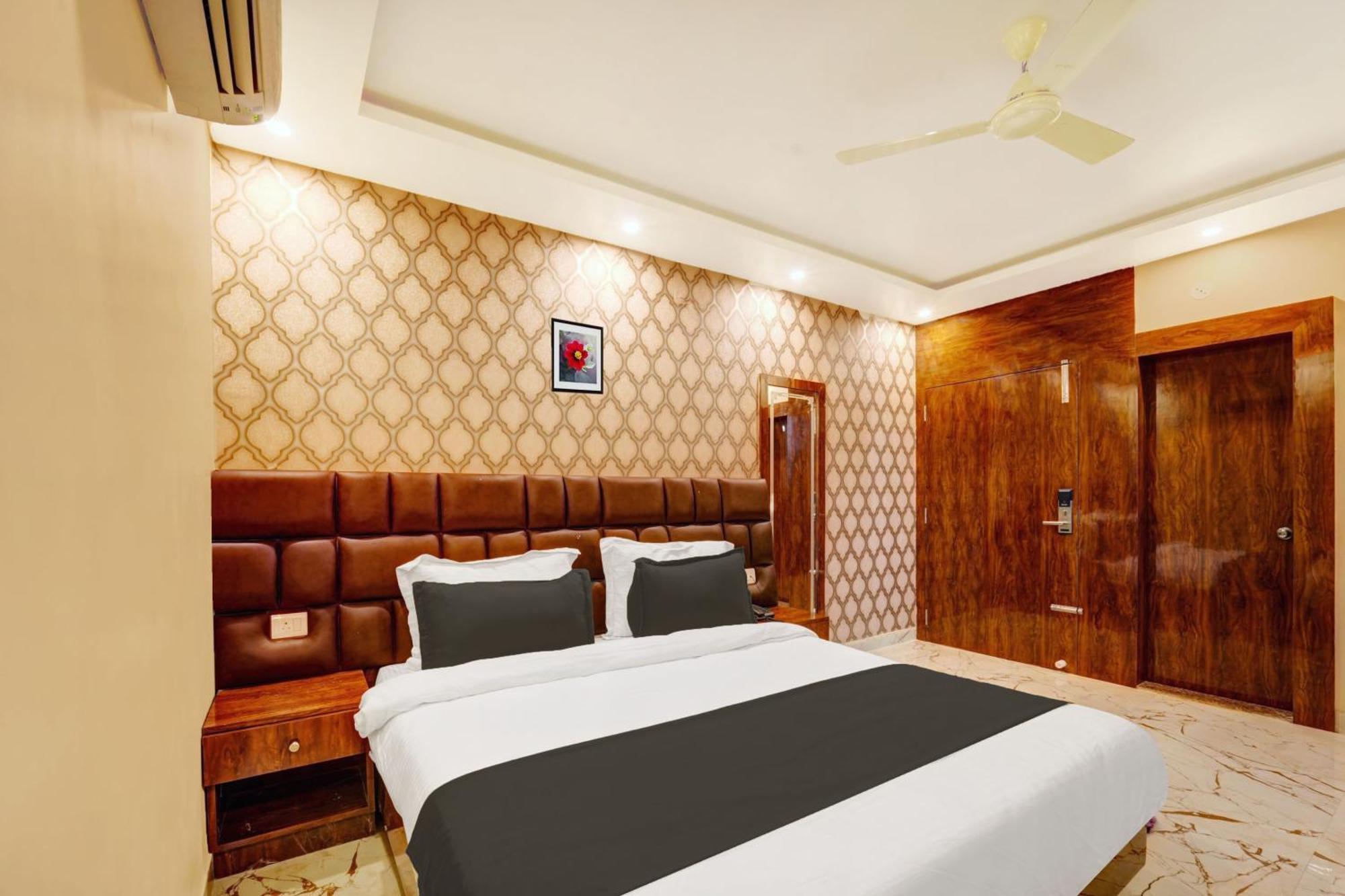 De Empire Near Delhi Airport Hotel