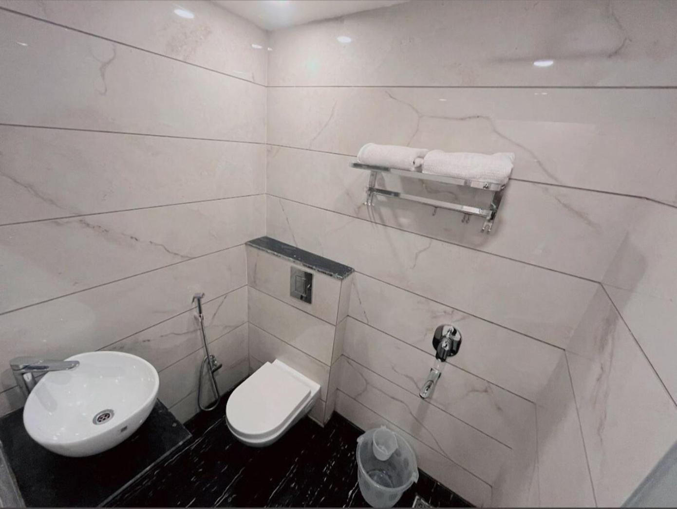 Shivdev International Near Railway Station Hotel New Delhi