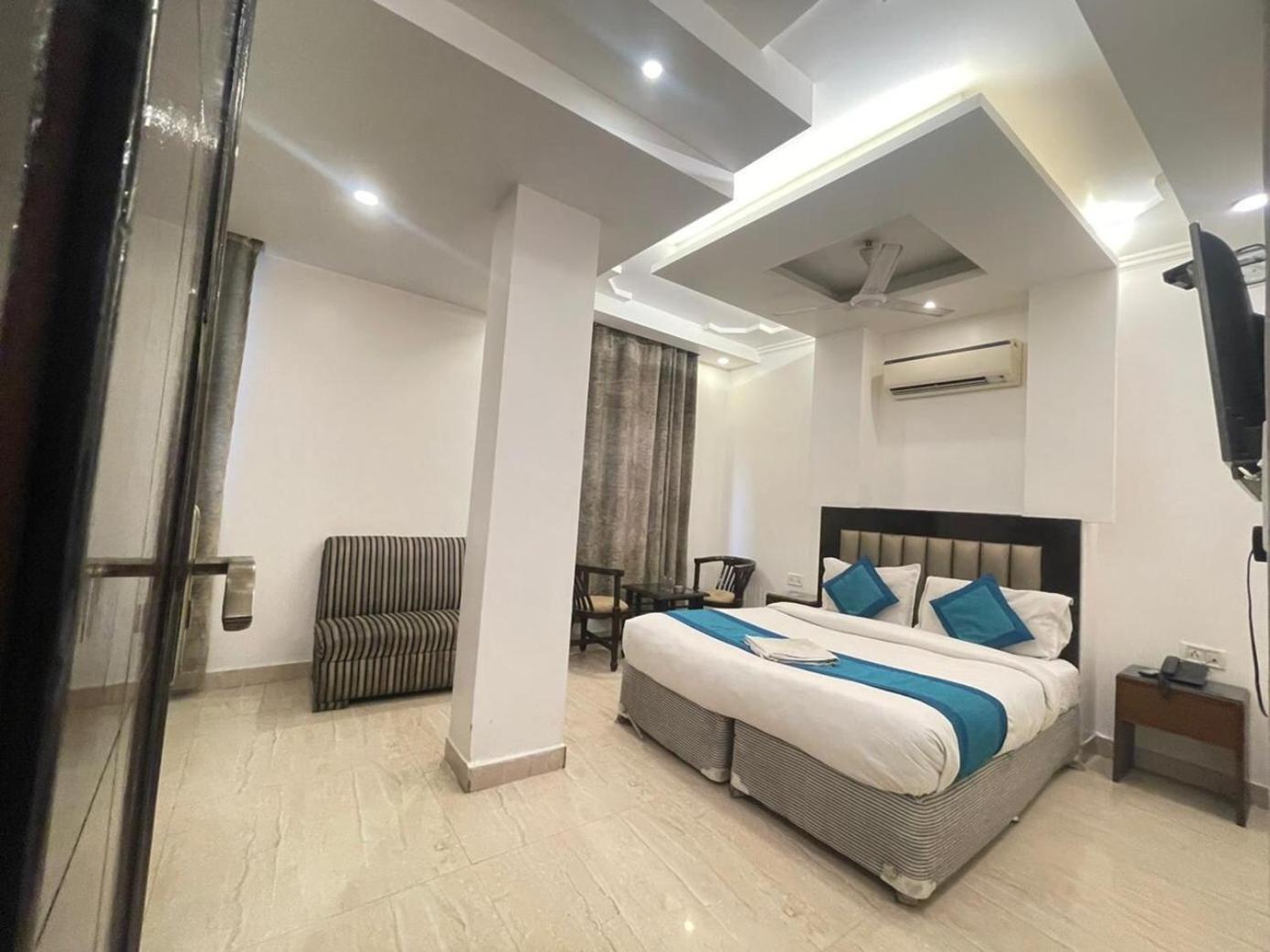 Hotel Shivdev International Near Railway Station