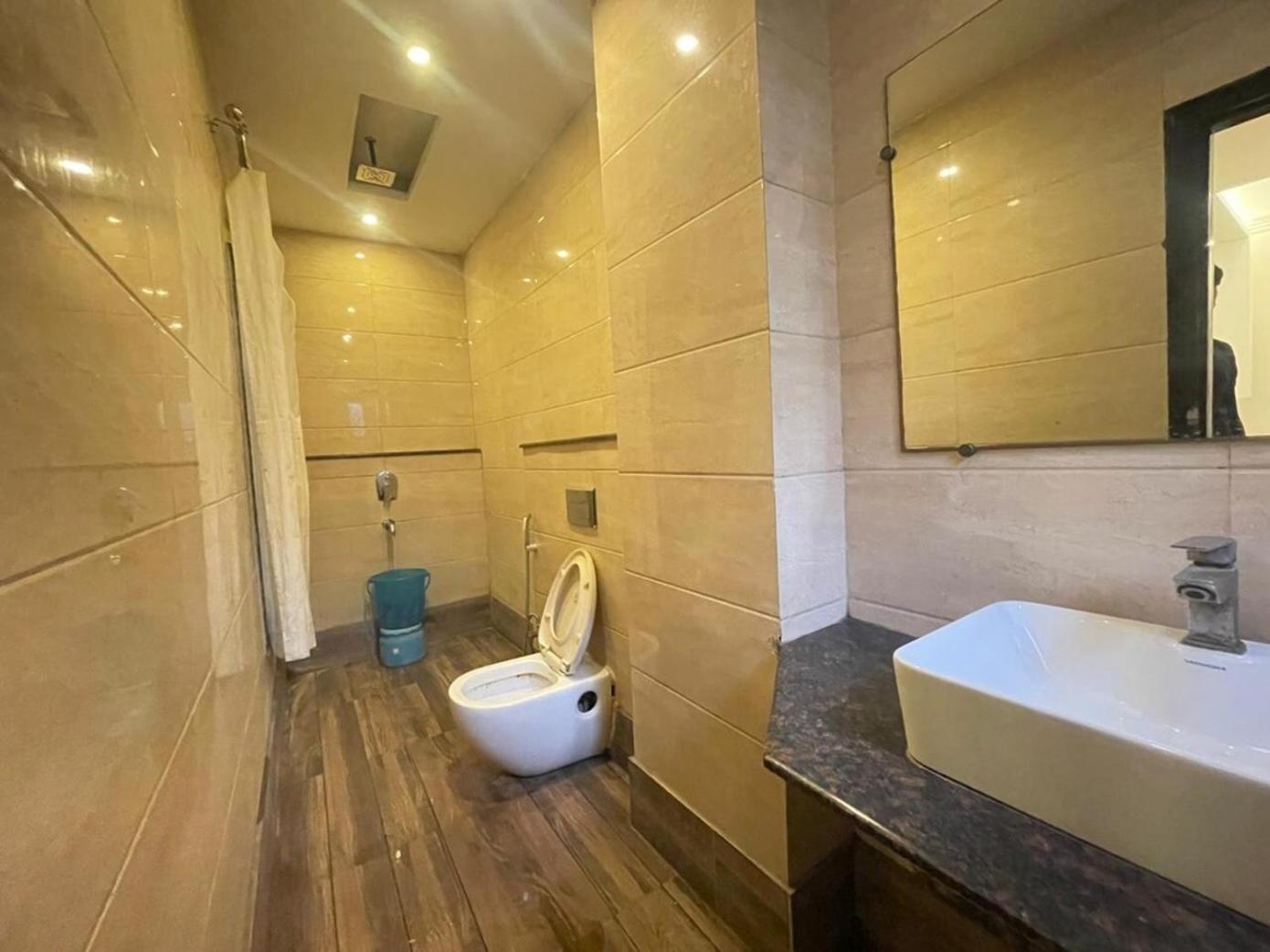 Hotel Shivdev International Near Railway Station