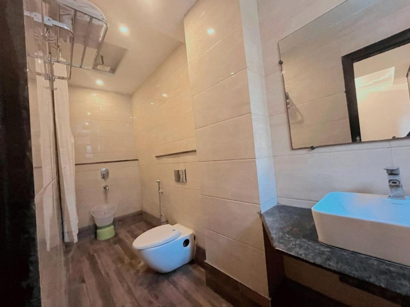 Hotel Shivdev International Near Railway Station New Delhi