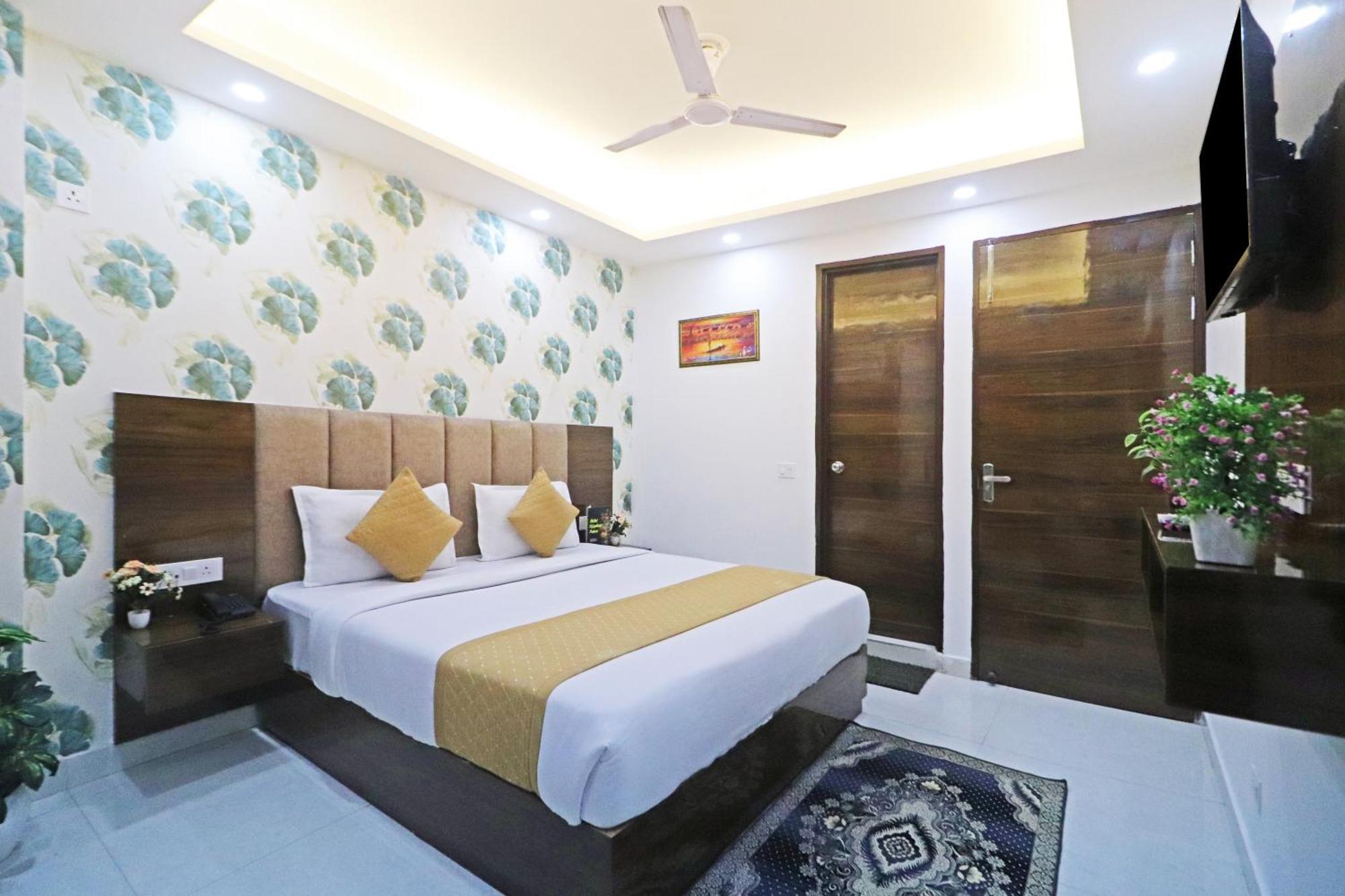 Airport Tulip Near Delhi Airport Hotel 4*
