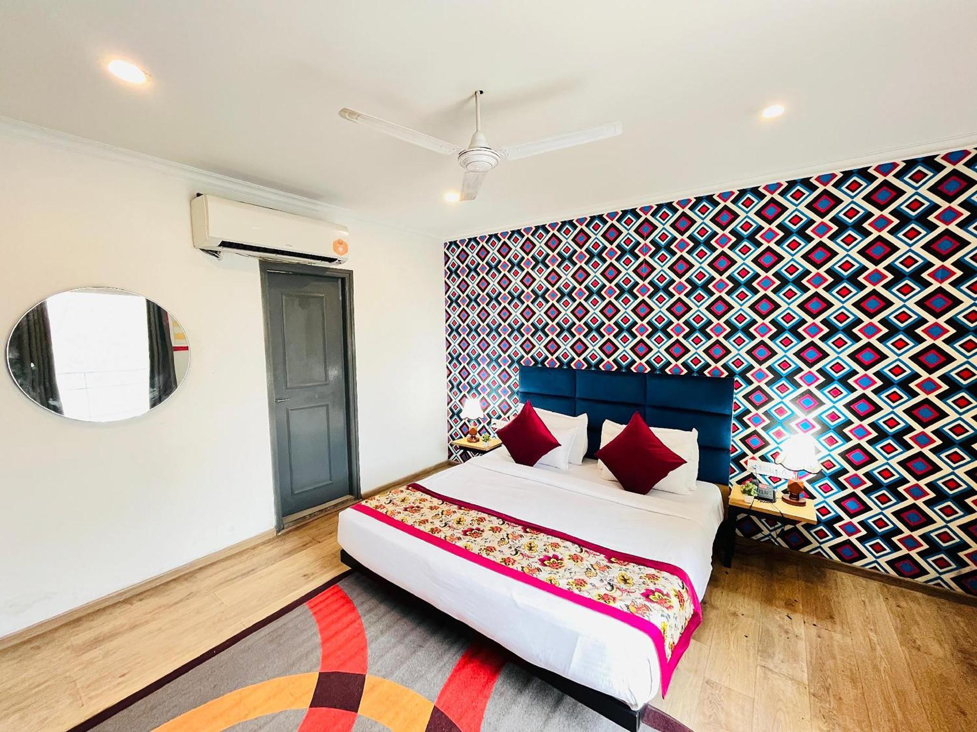 Qotel Chhatarpur - Oppsite Tivoli Garden Hotel
