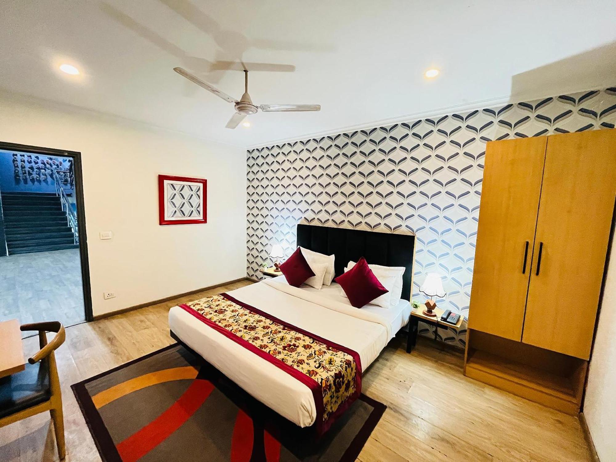 Qotel Chhatarpur - Oppsite Tivoli Garden Hotel Nova Deli