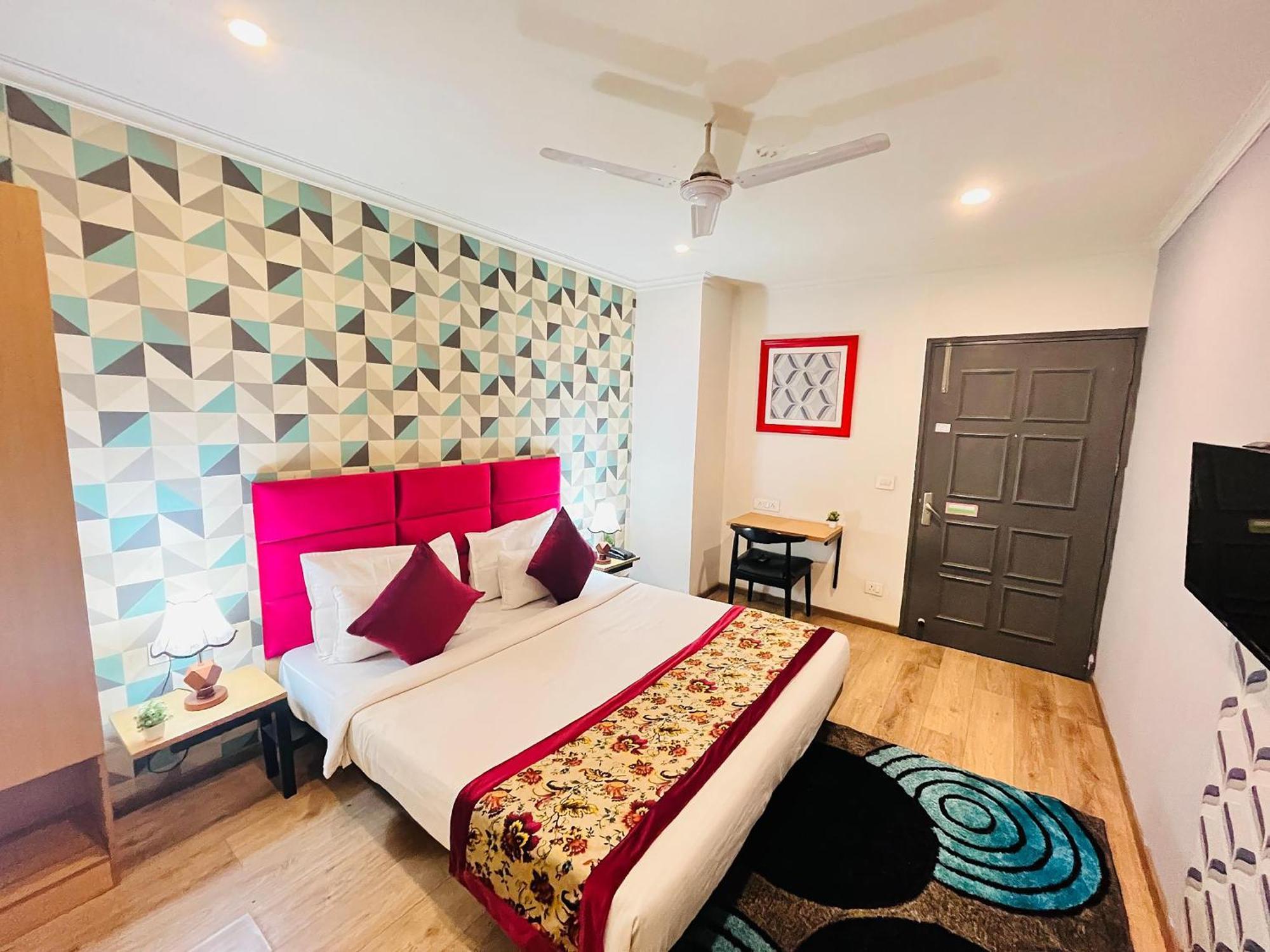 Qotel Chhatarpur - Oppsite Tivoli Garden Nova Deli