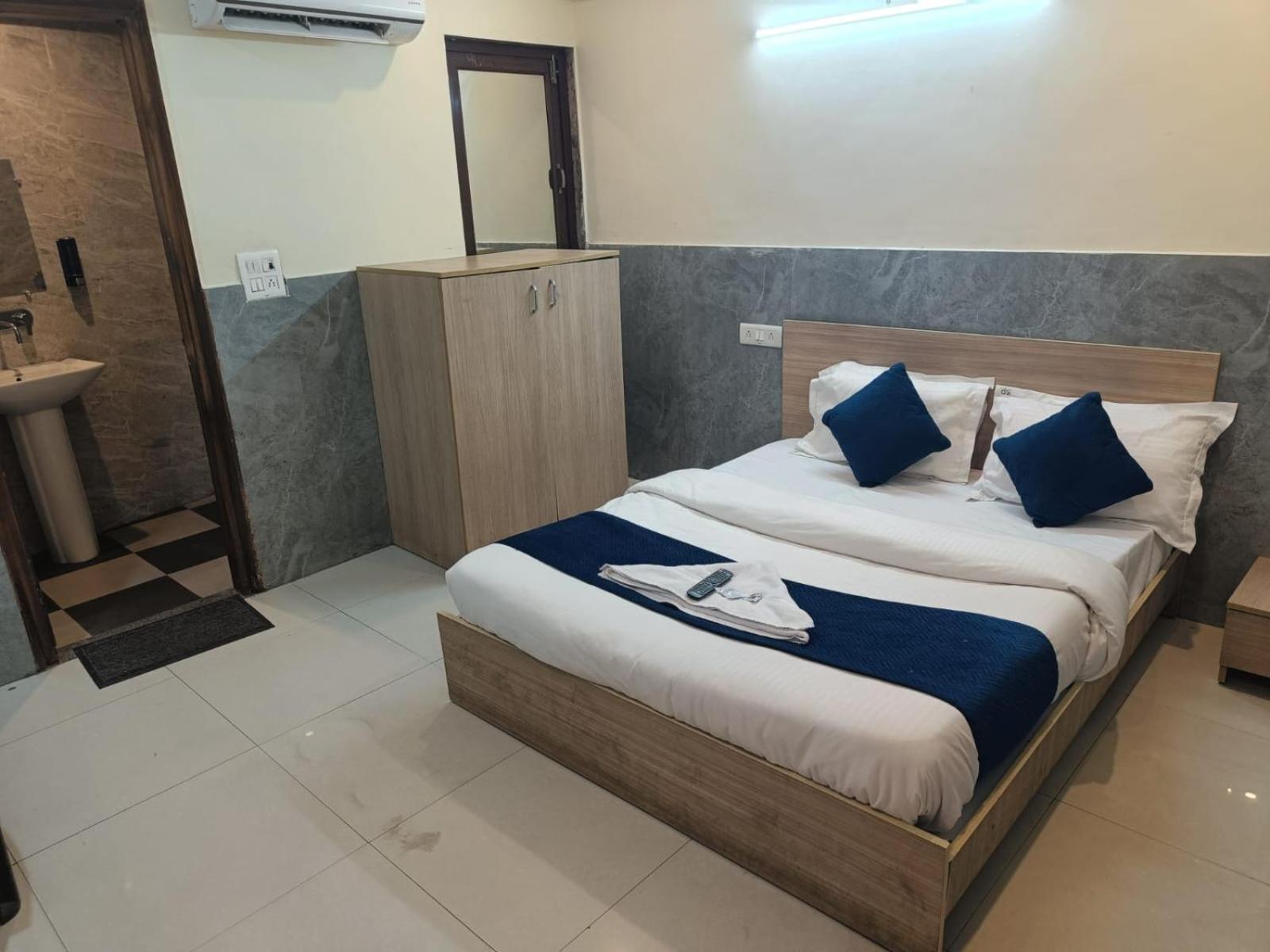 Hotel Konark Near Igi Airport