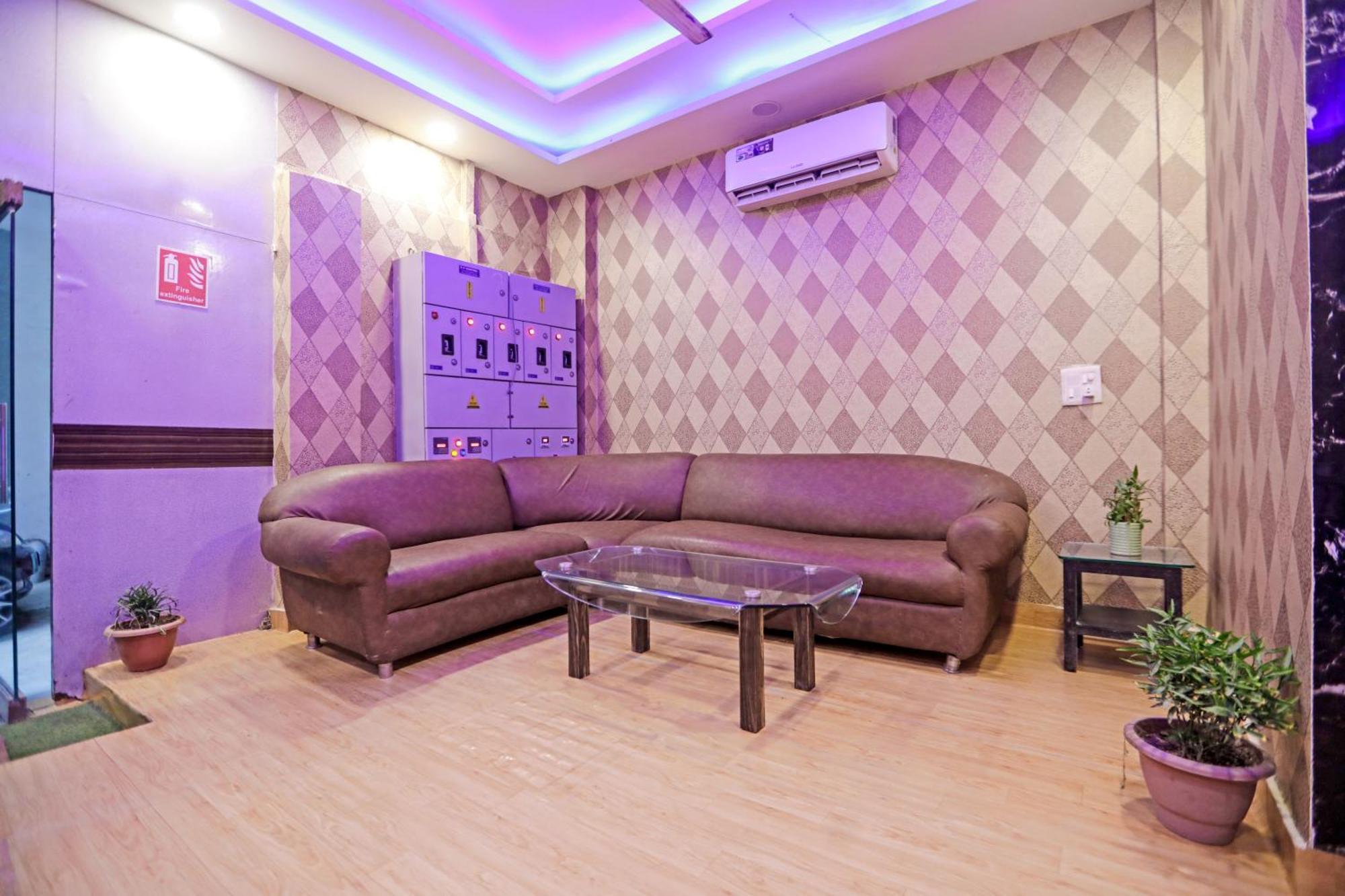 Moody Moon Hotel New Delhi
