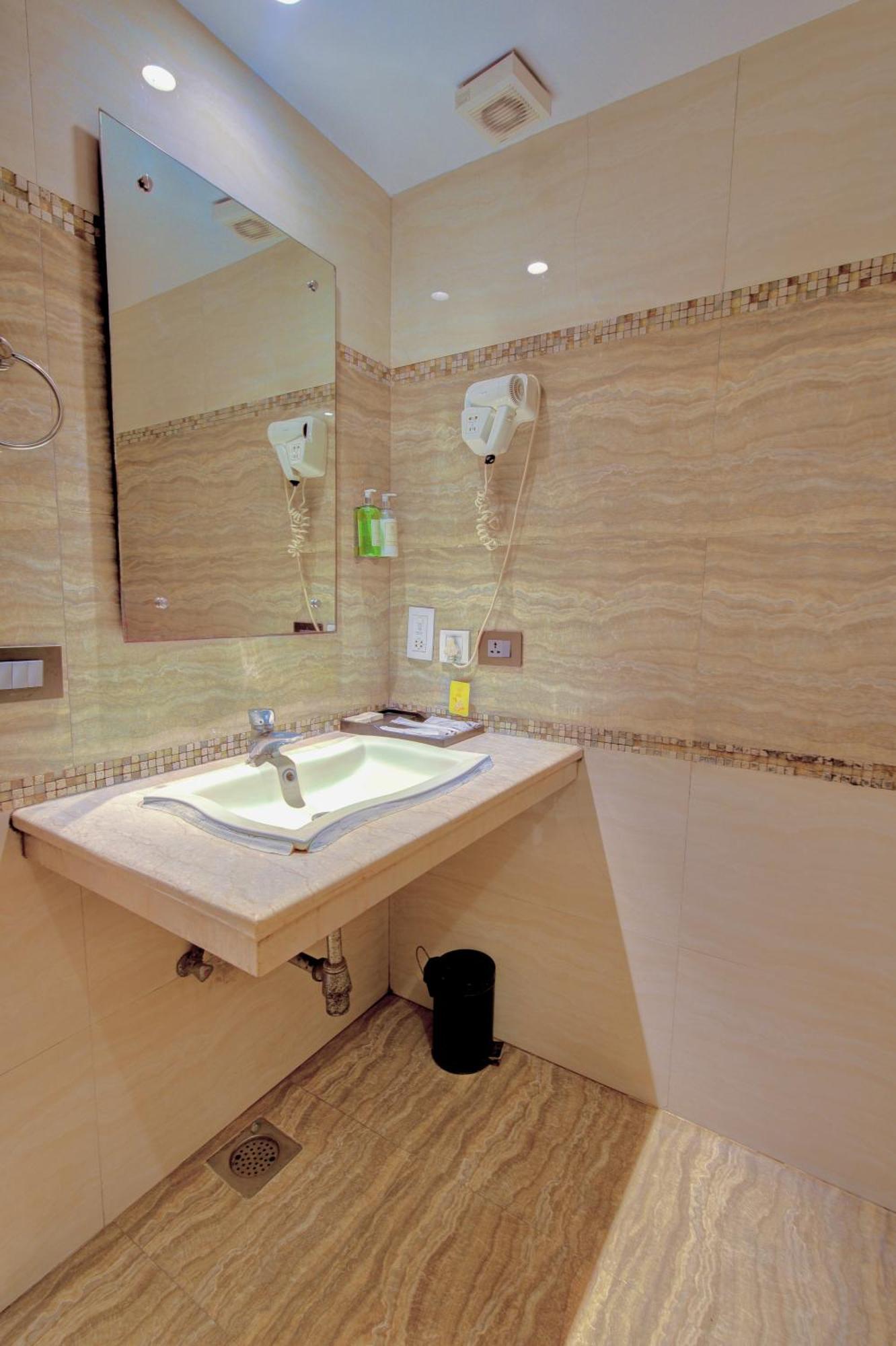 Hotel Empire Suites, 4*