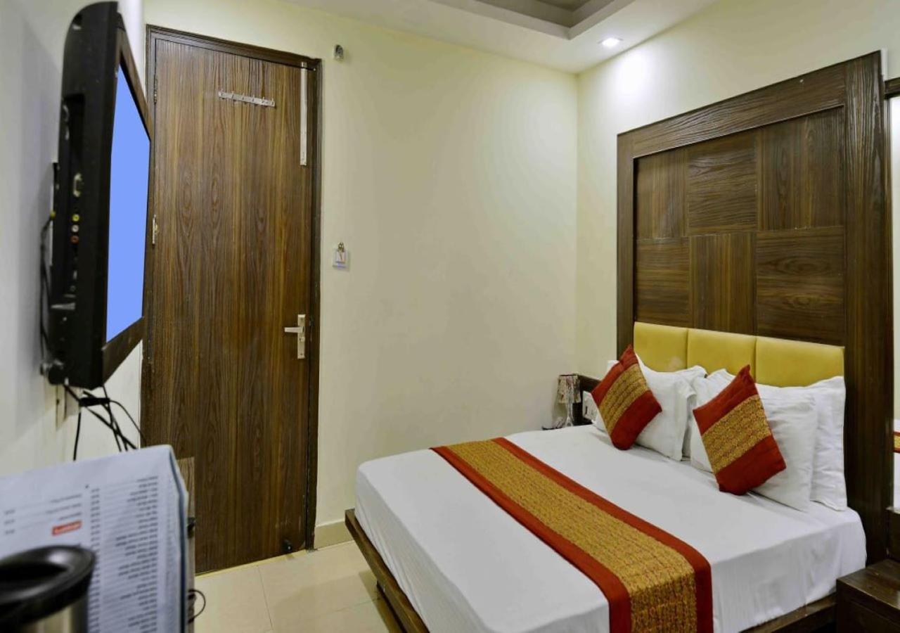 Spot International - Main Bazar Paharganj *
