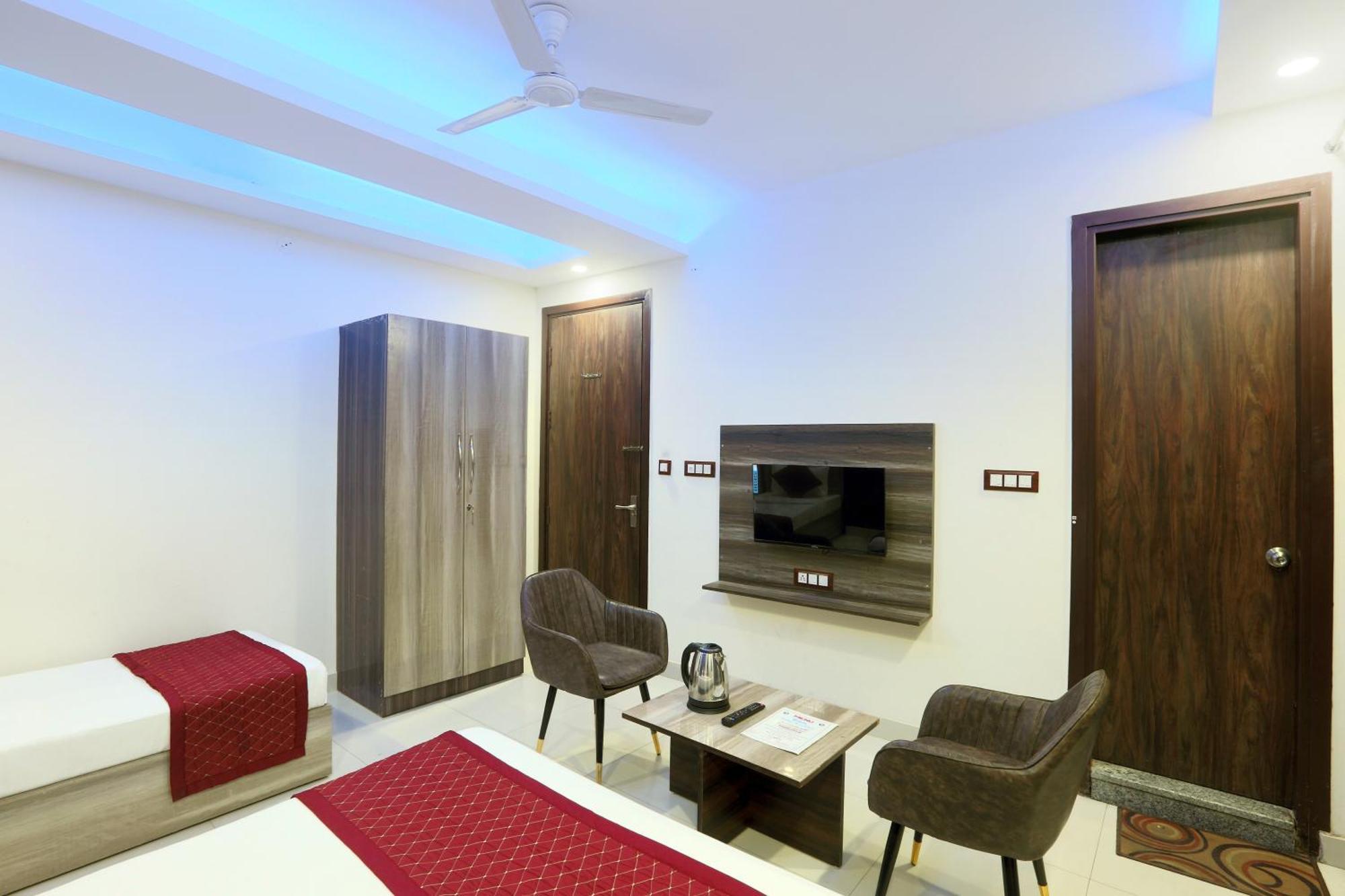 Red Velvet-airport Drop Free Delhi Bed & Breakfast New Delhi