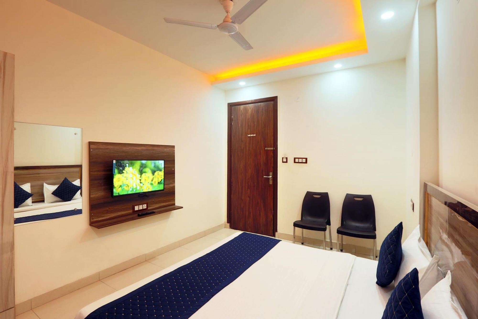 Red Velvet-airport Drop Free Delhi Bed & Breakfast New Delhi