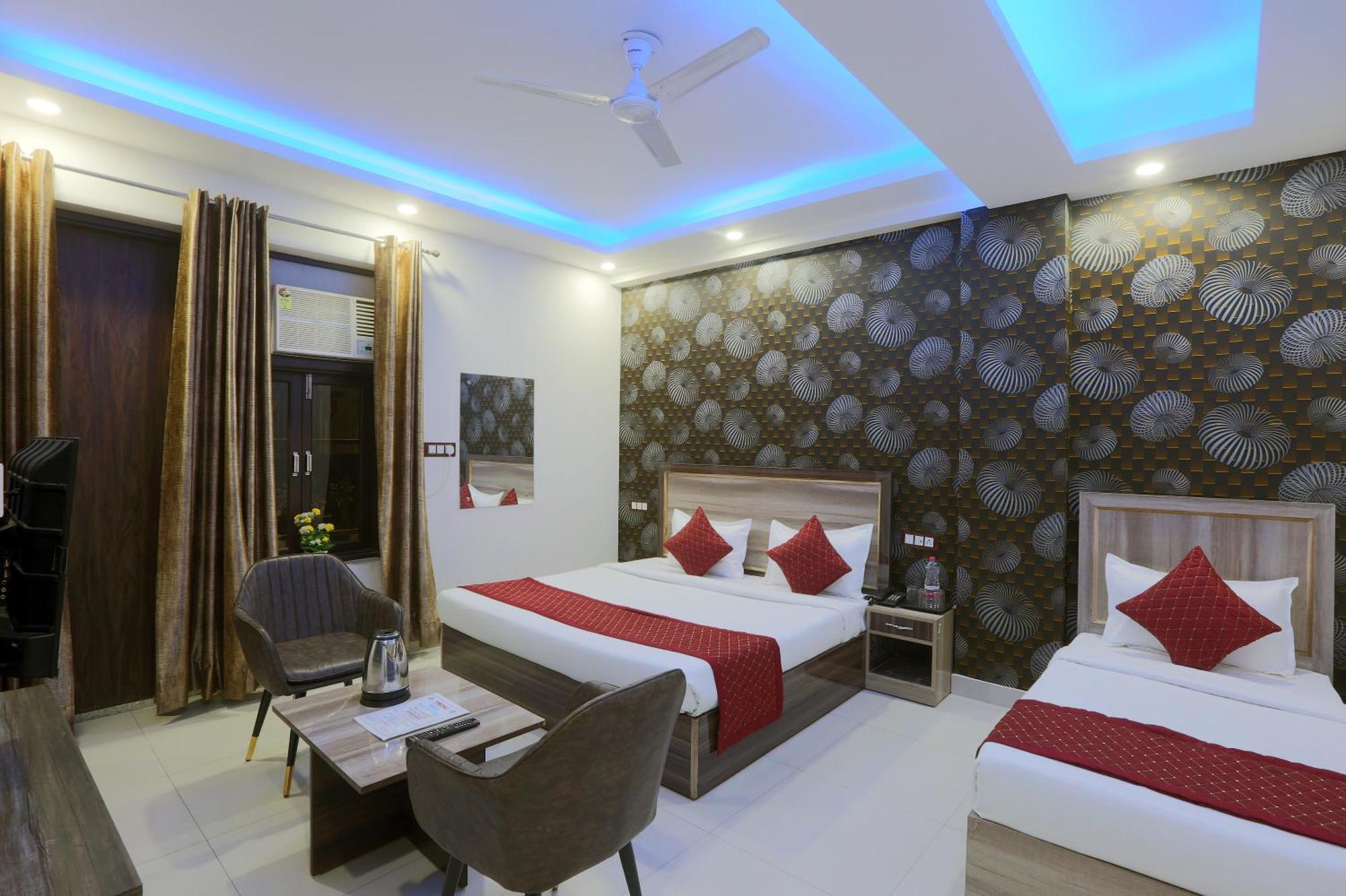 Red Velvet-airport Drop Free Delhi Bed & Breakfast