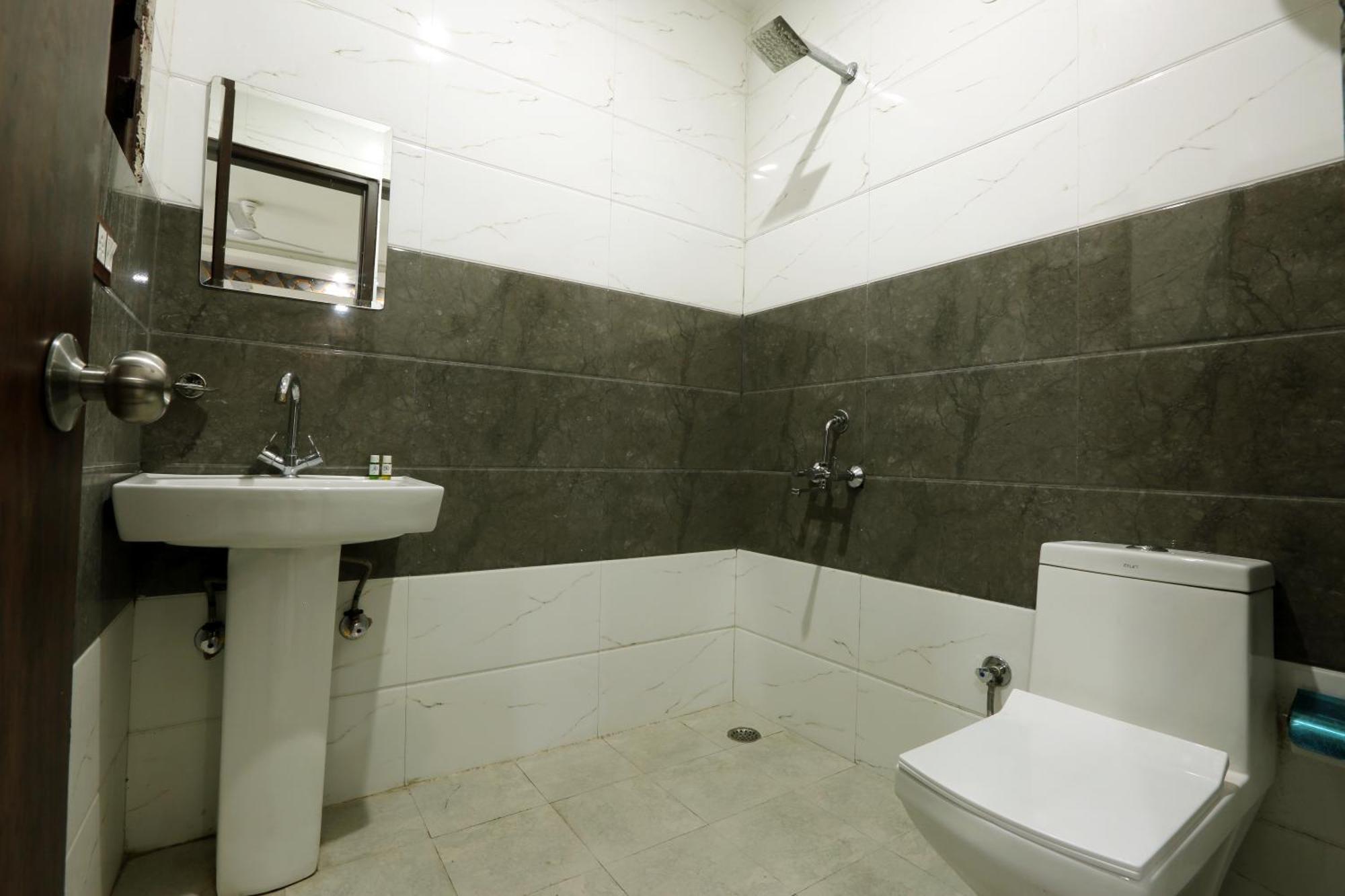 Bed & Breakfast Red Velvet-airport Drop Free Delhi