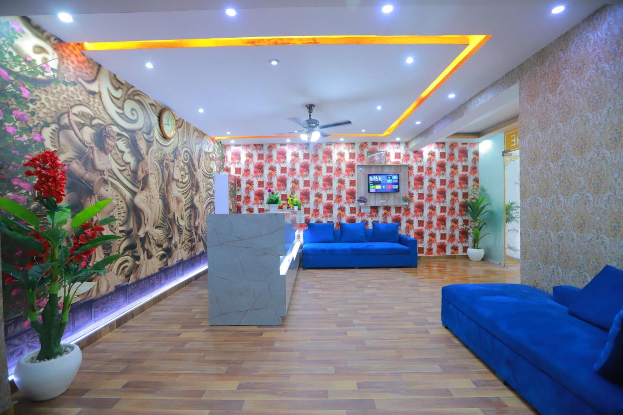 Red Velvet-airport Drop Free Delhi Bed & Breakfast