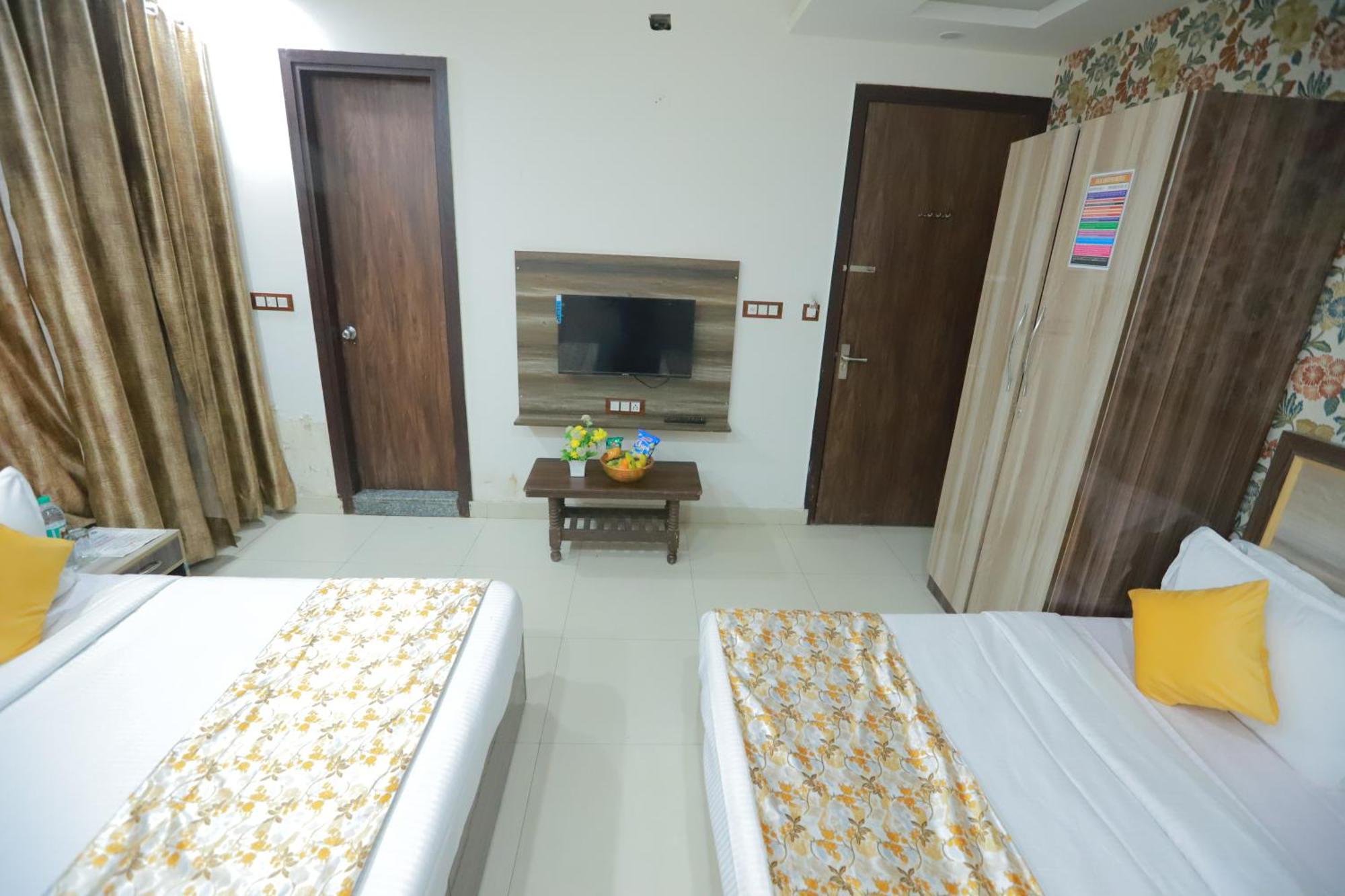 Red Velvet-airport Drop Free Delhi Bed & Breakfast New Delhi