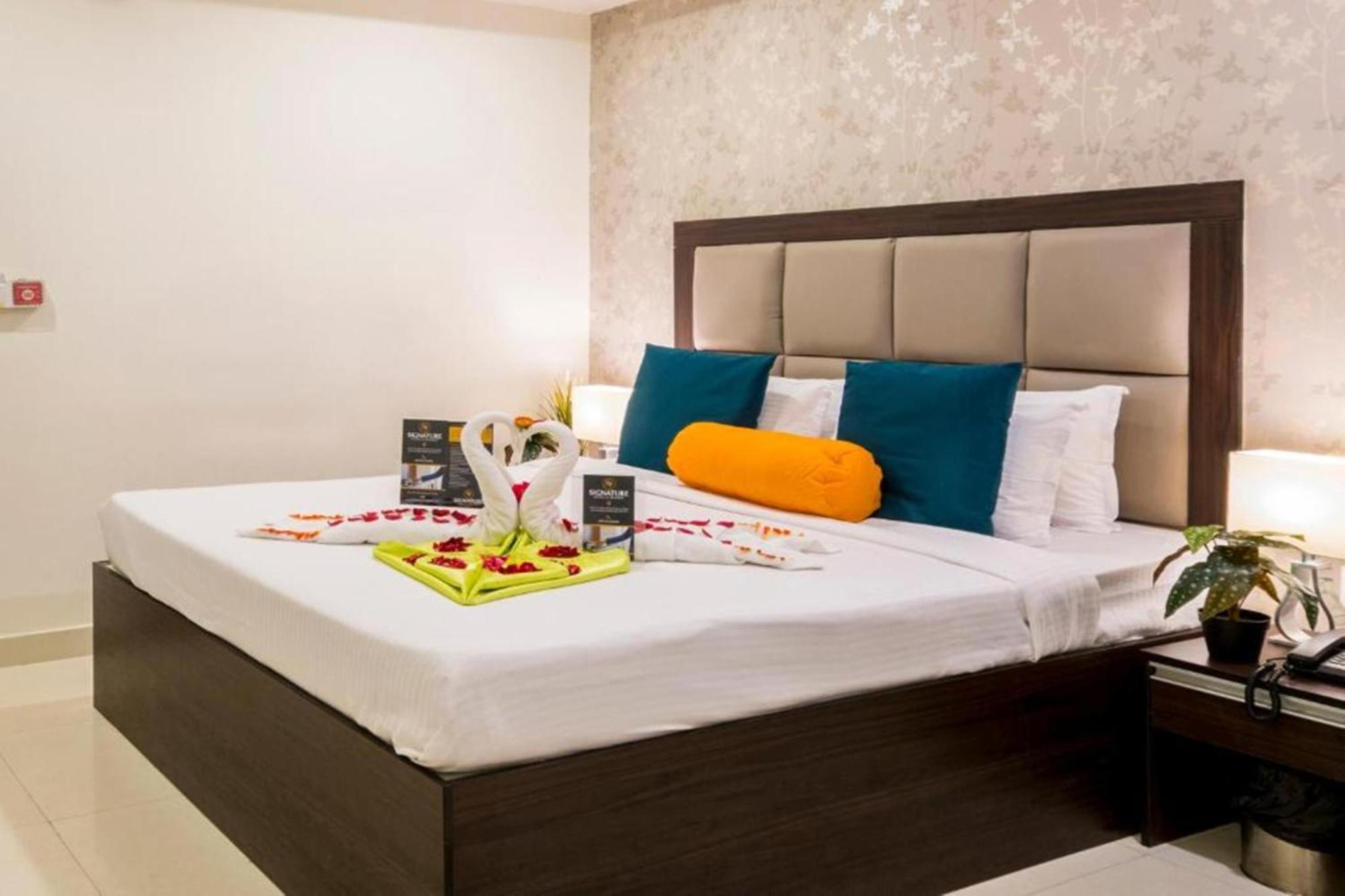 Red Velvet-airport Drop Free Delhi Bed & Breakfast