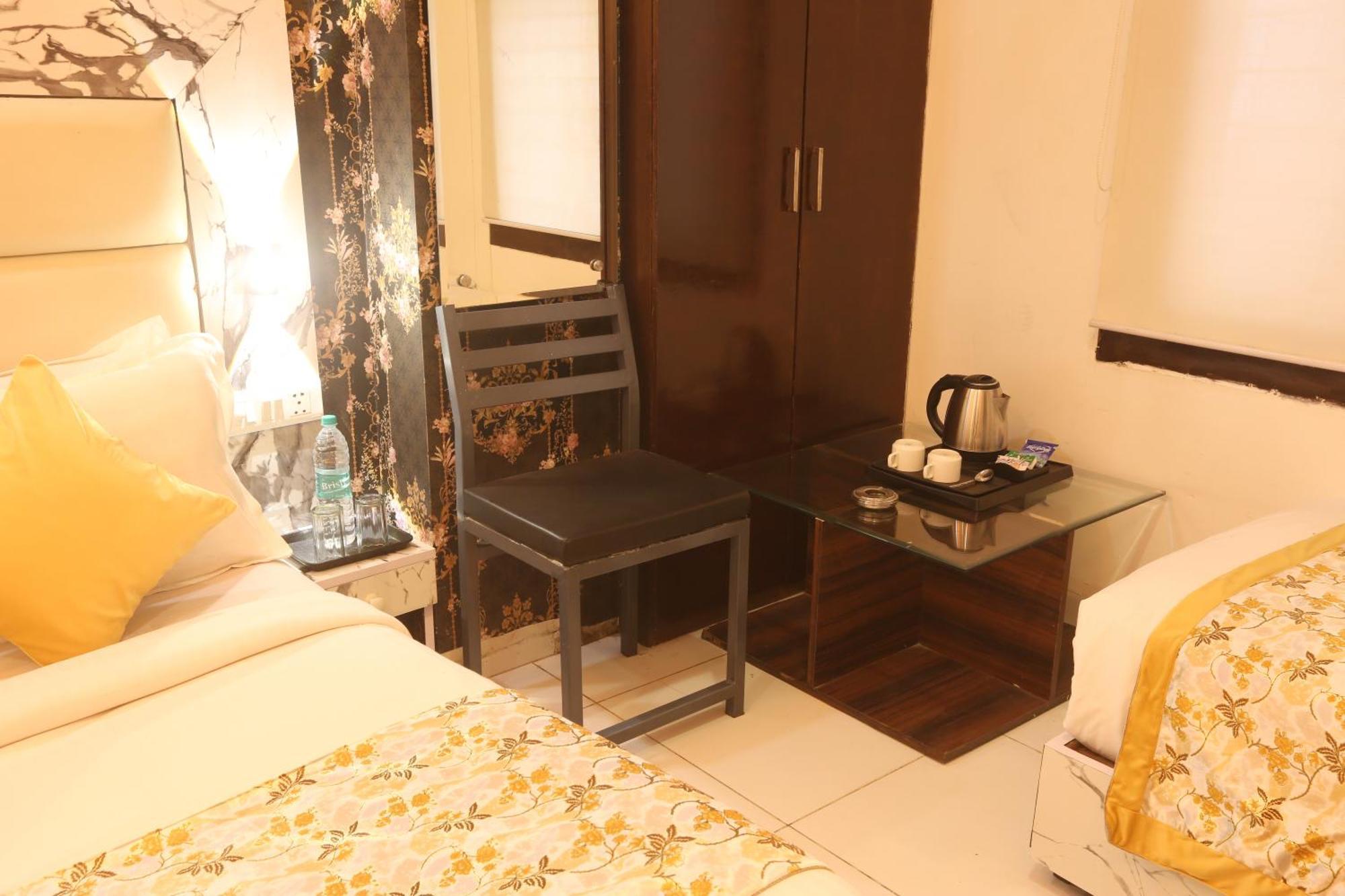 Bed & Breakfast Red Velvet-airport Drop Free Delhi