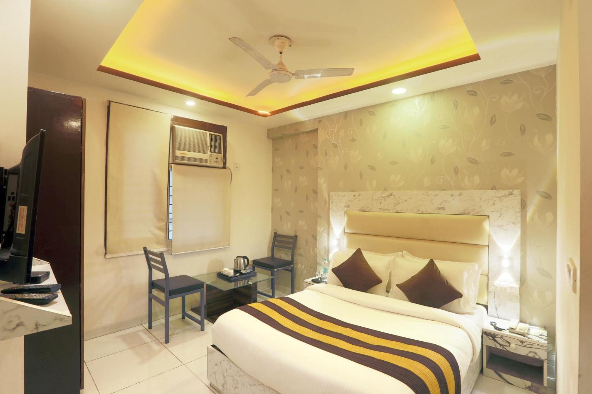 Red Velvet-airport Drop Free Delhi Bed & Breakfast *