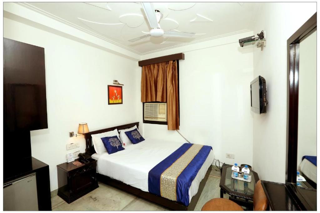 Hotel The R Blues Near Airport New Delhi