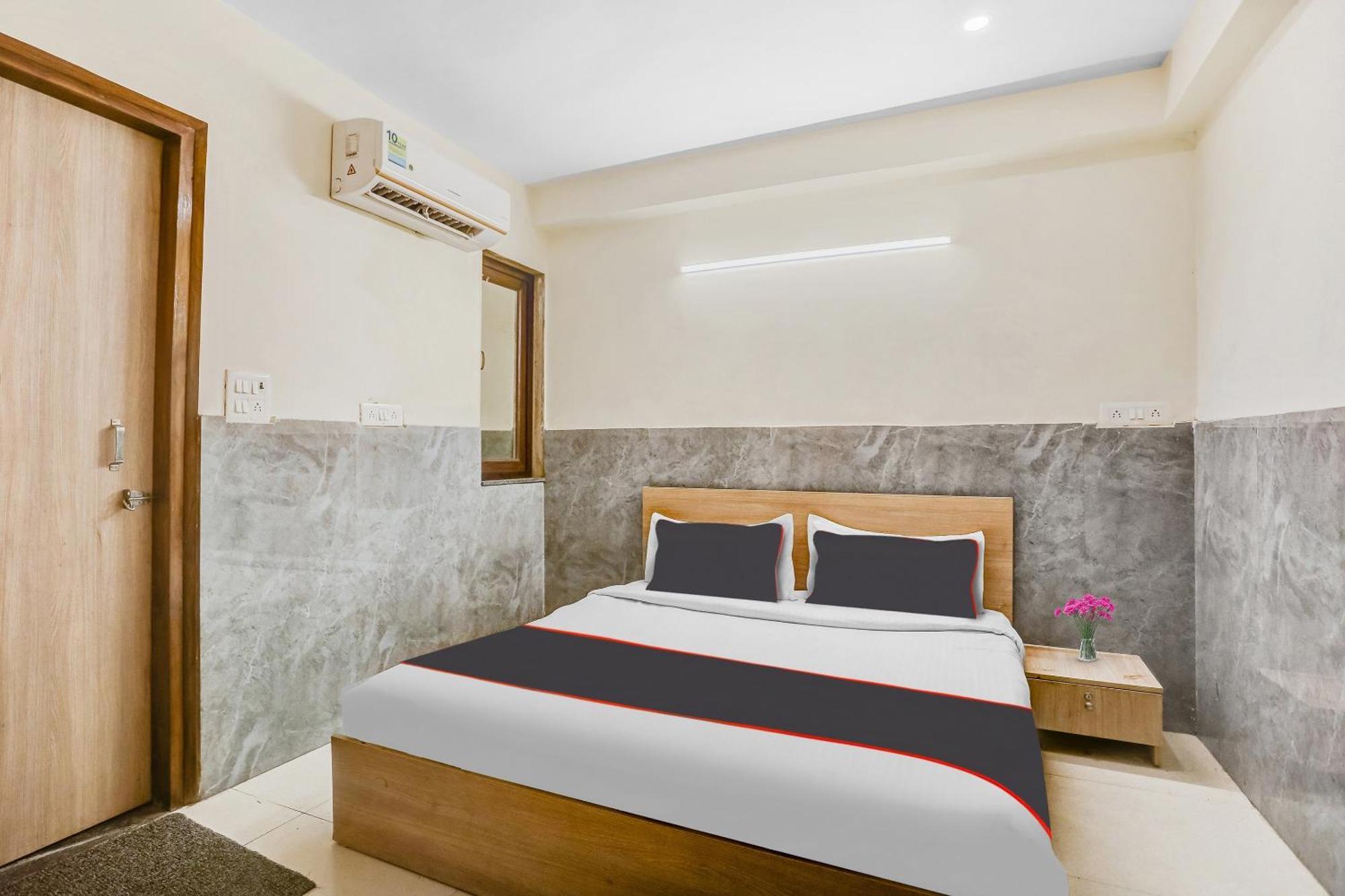 Collection O Silver Palace Hotel New Delhi