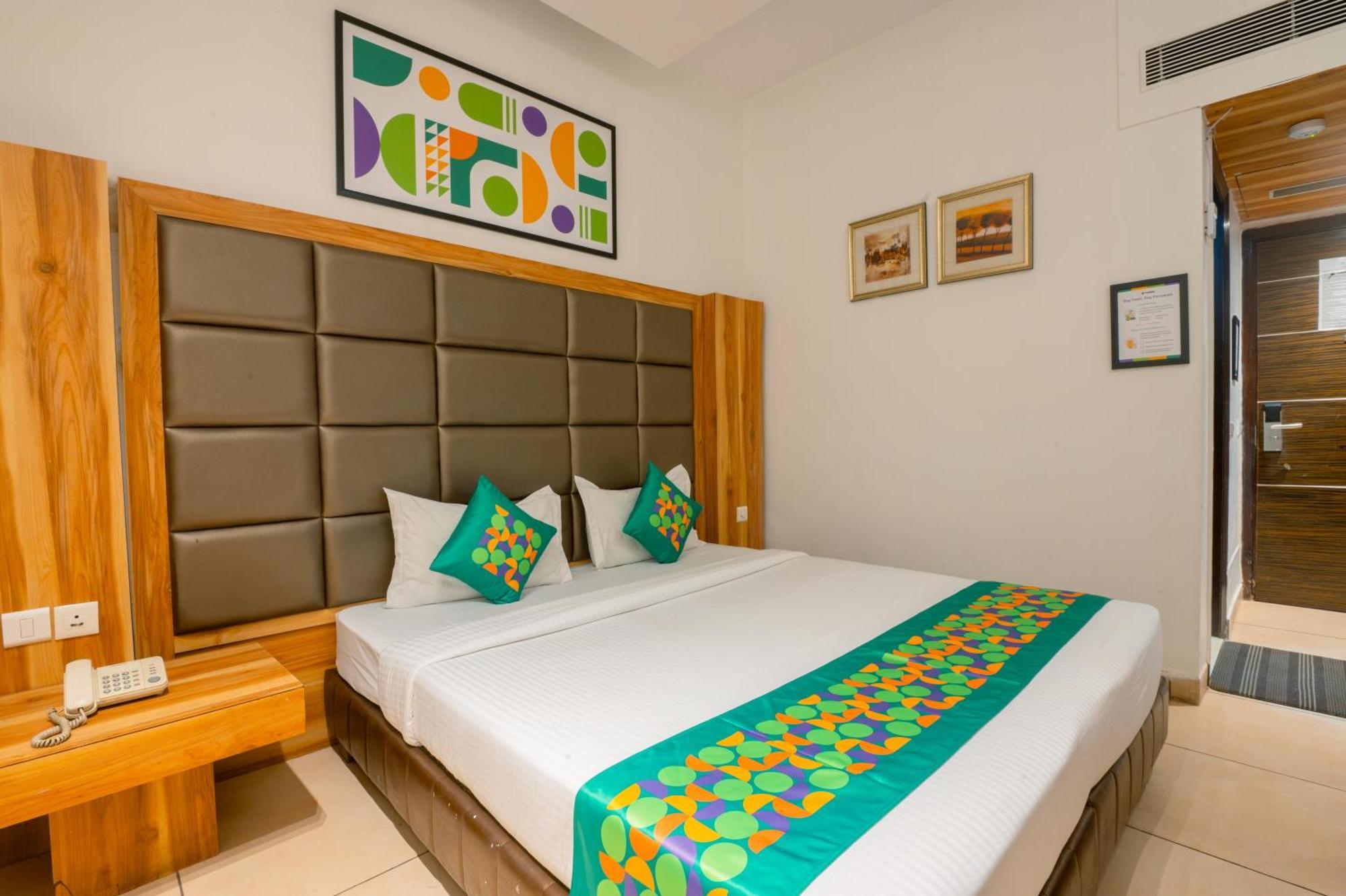 Treebo Twin Tree 3* New Delhi