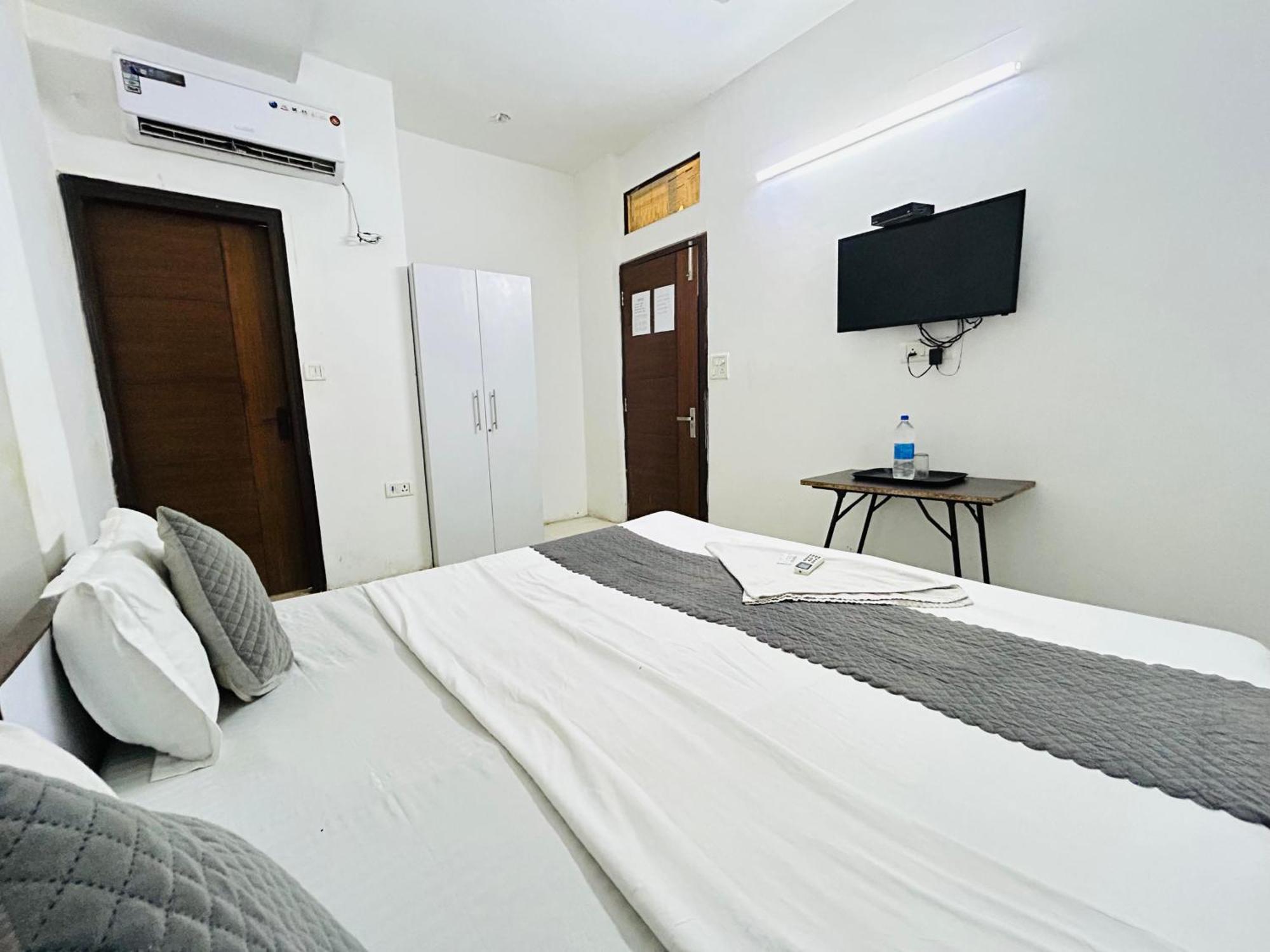 Golden Place 3* New Delhi