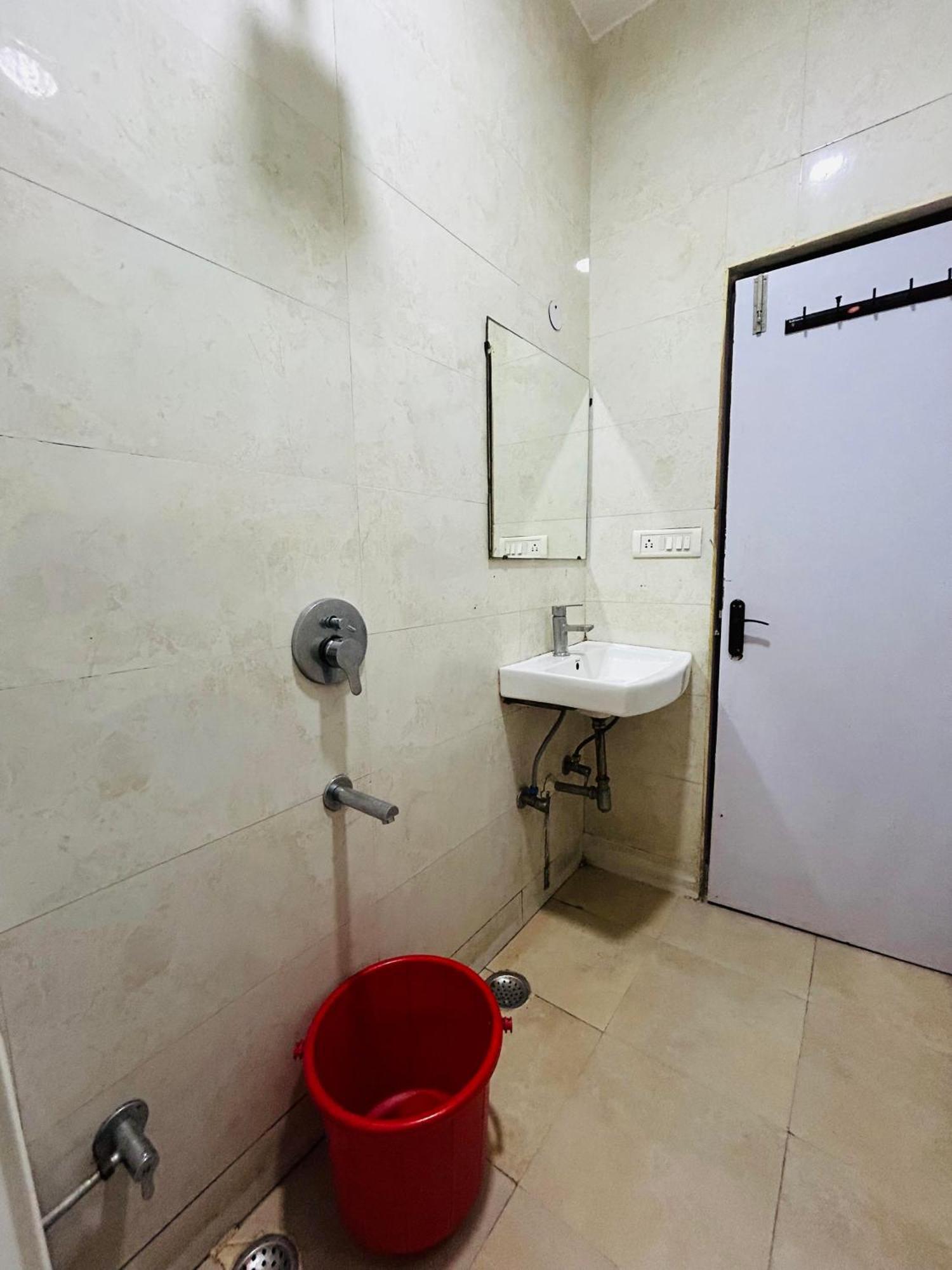 Golden Place Hotel New Delhi
