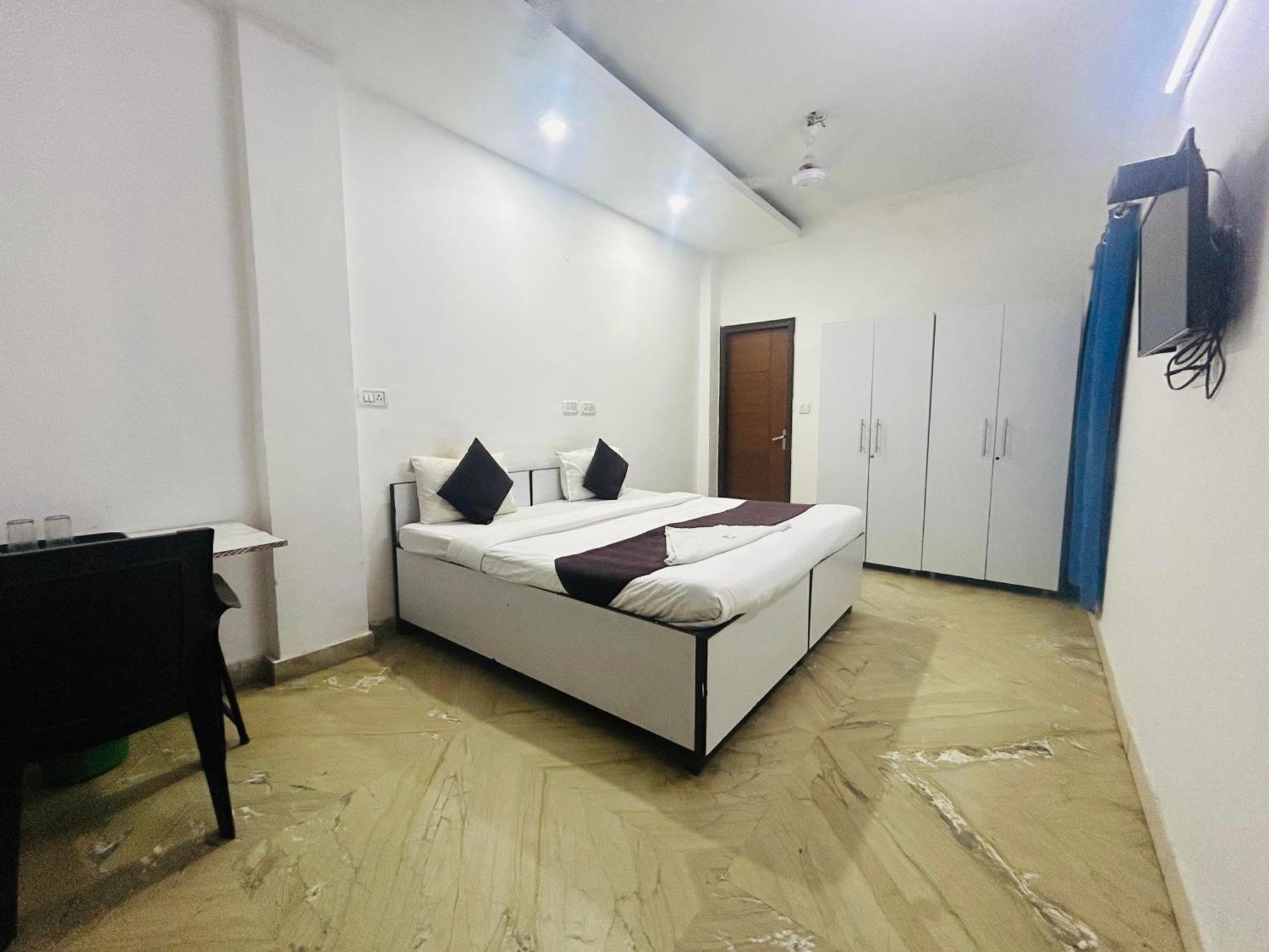Hotel Golden Place New Delhi