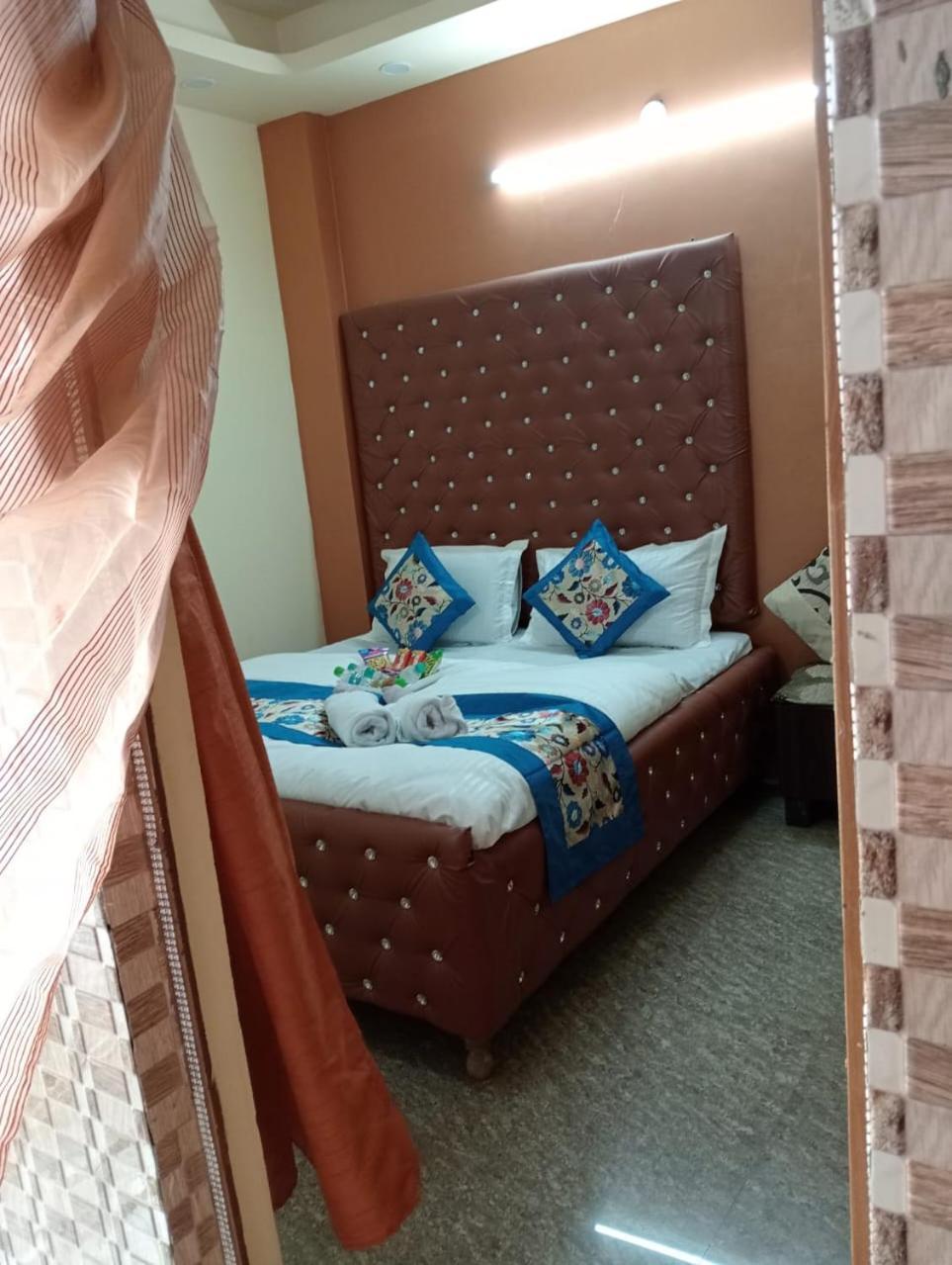 Shri Krishna Hotel New Delhi