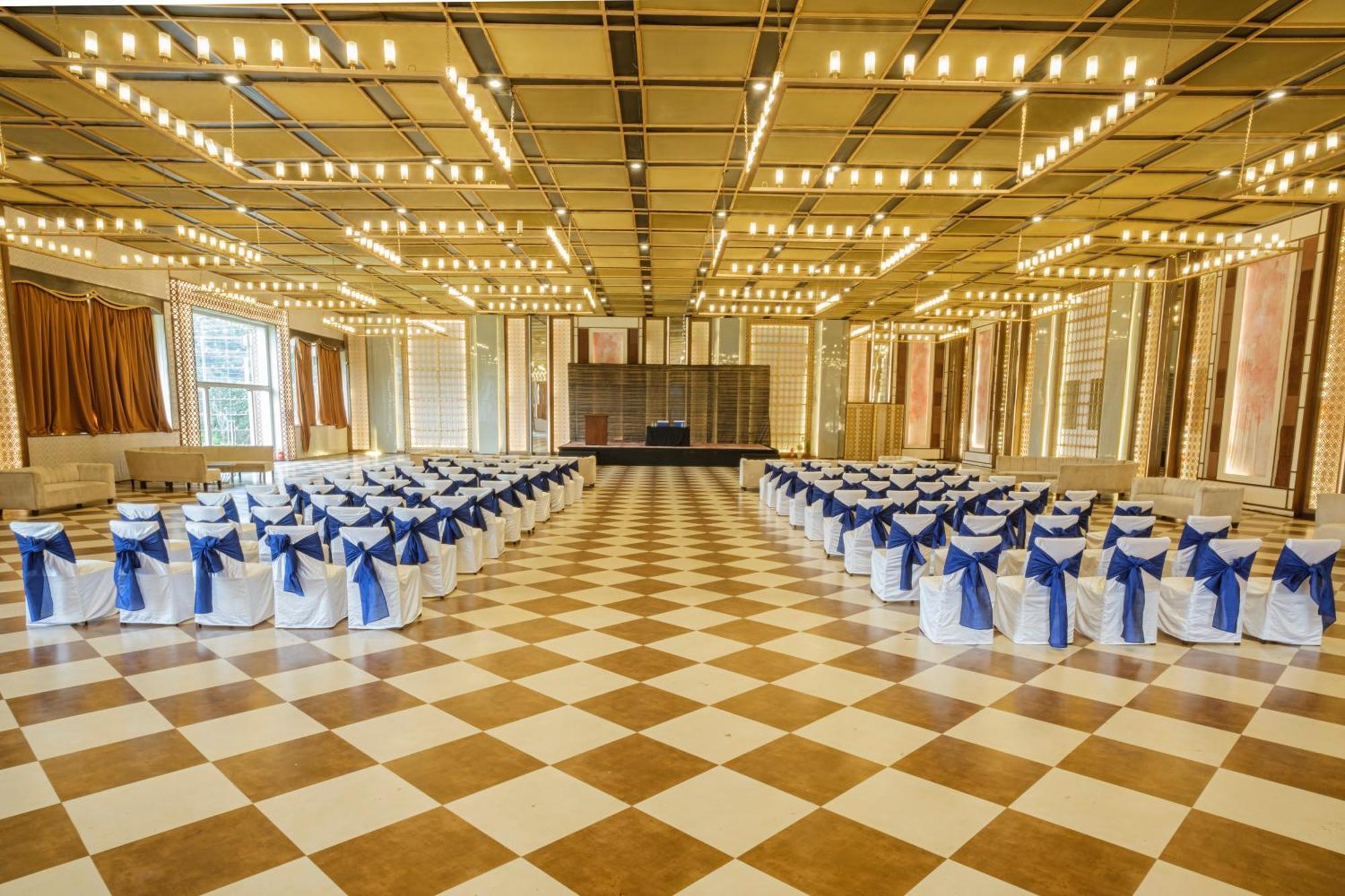 Opulent By Udman Chhattarpur 4*
