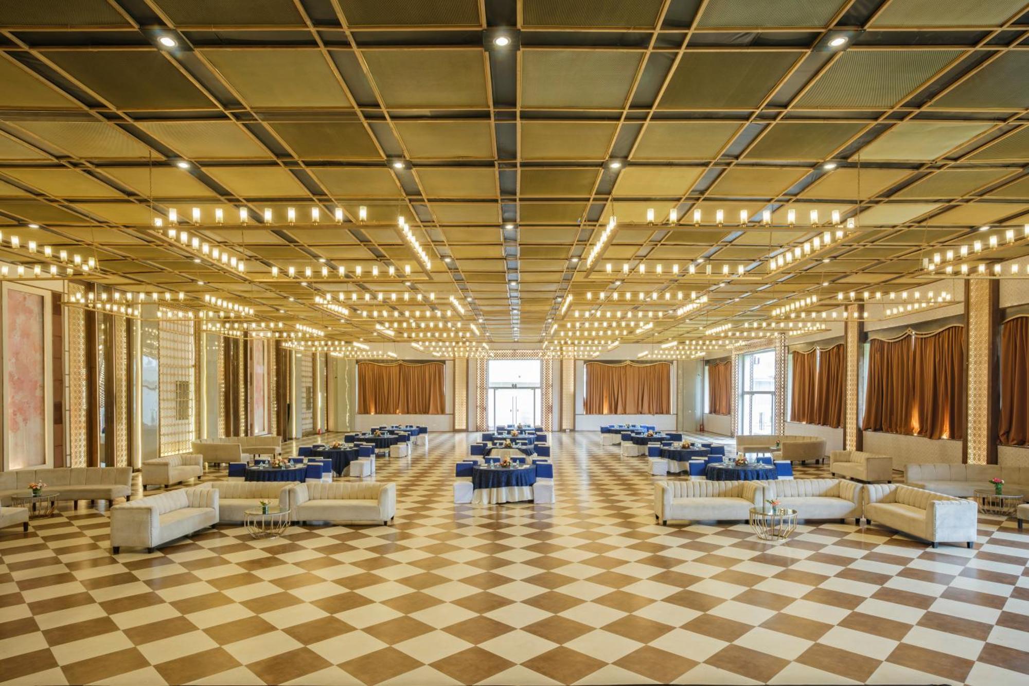 Opulent By Udman Chhattarpur Hotel 4*