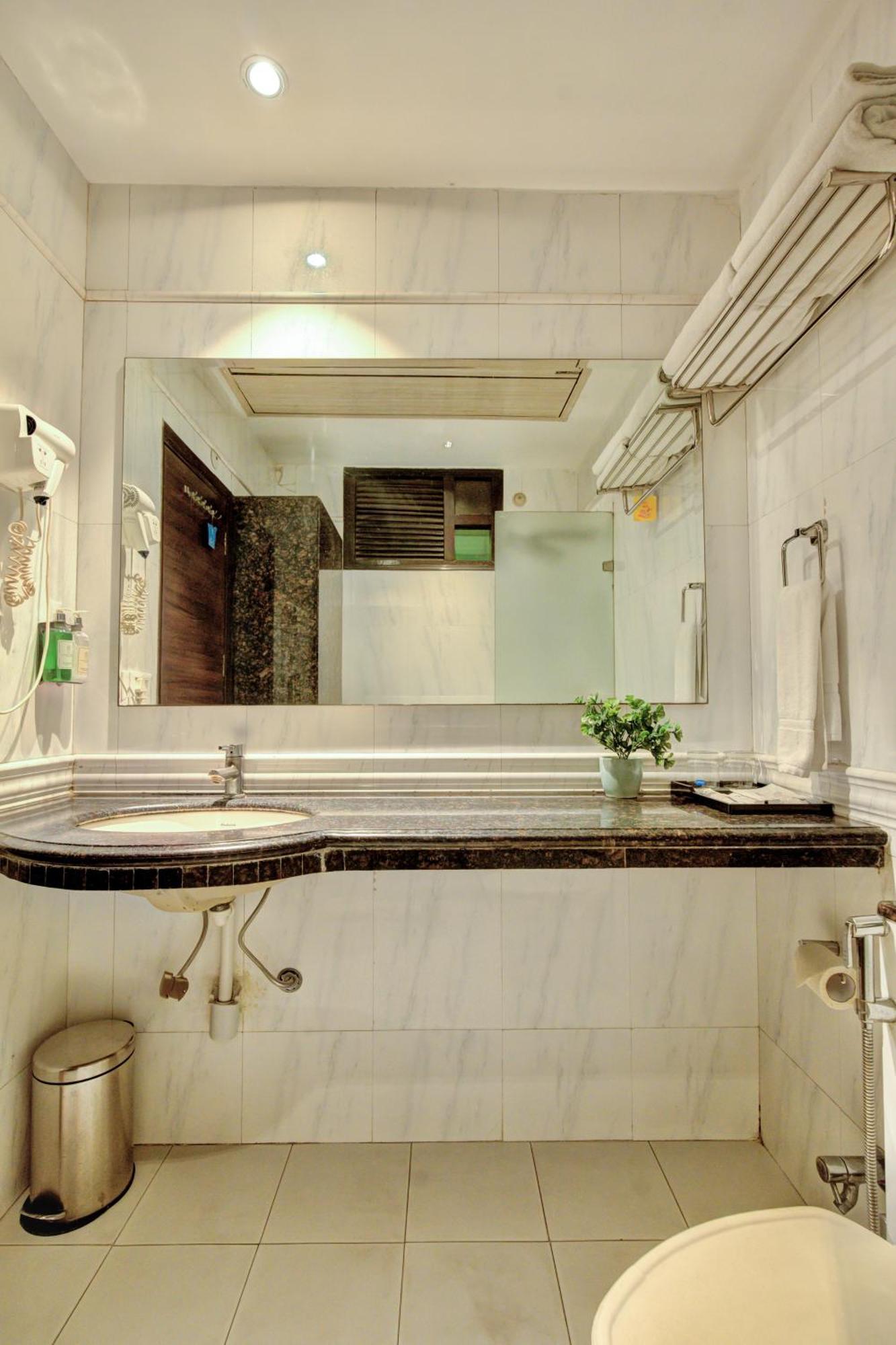 Empire Suites, 4* New Delhi