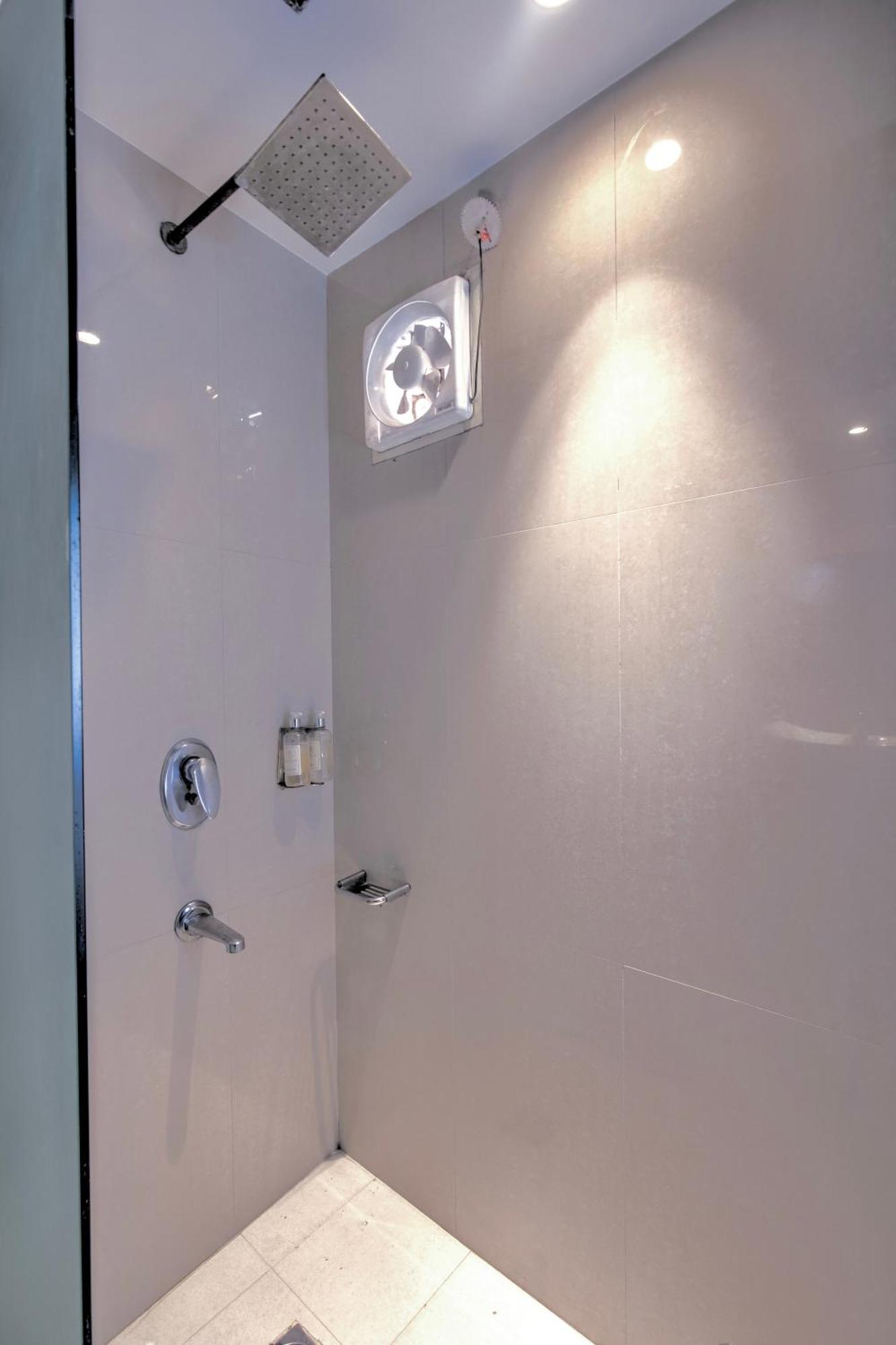 Hotel Empire Suites,