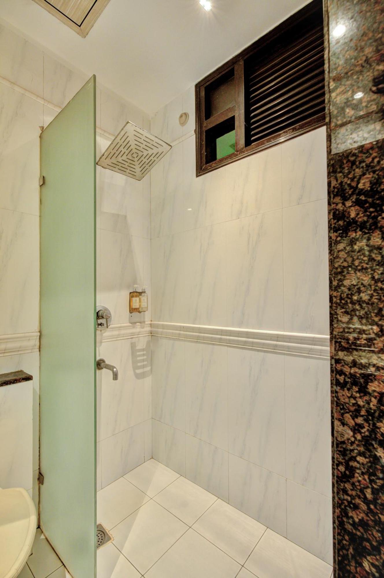 Empire Suites, Hotel