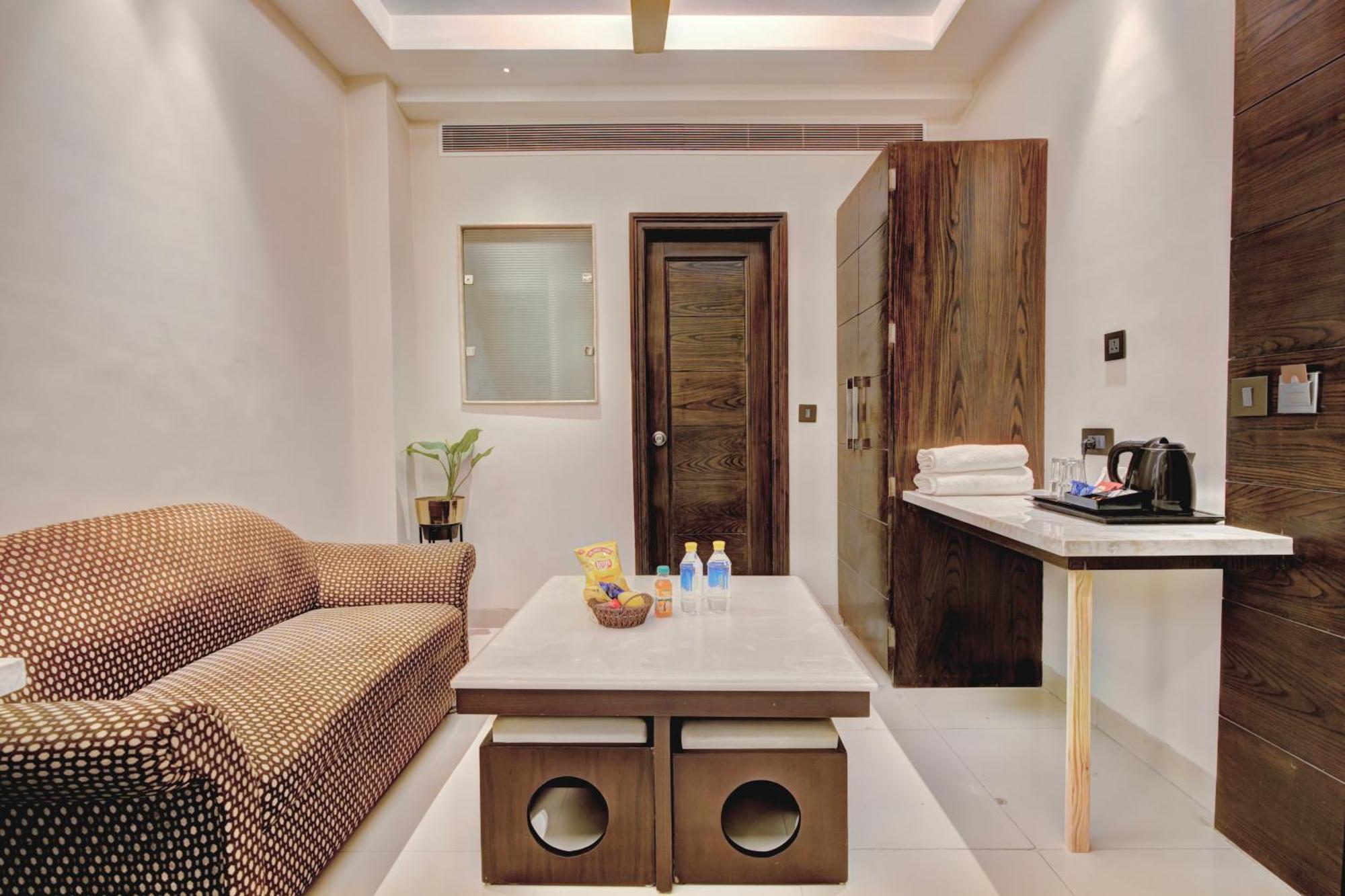 Empire Suites, 4*