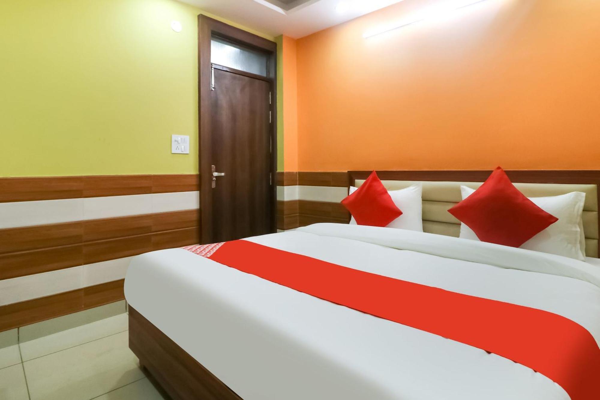 Hotel O Mayur Plaza 3*