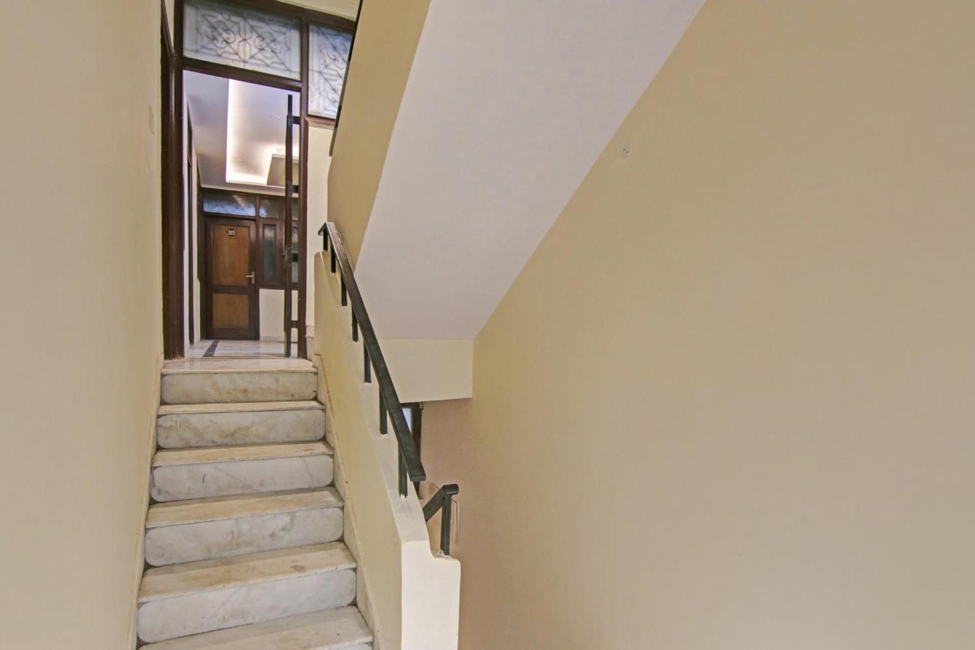 O Com-fort Hotel New Delhi
