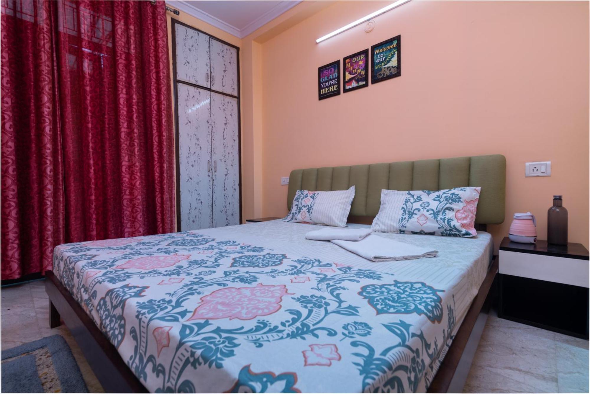 103 Cozy Flats 2 Bhk Flat,near Airport Delhi *