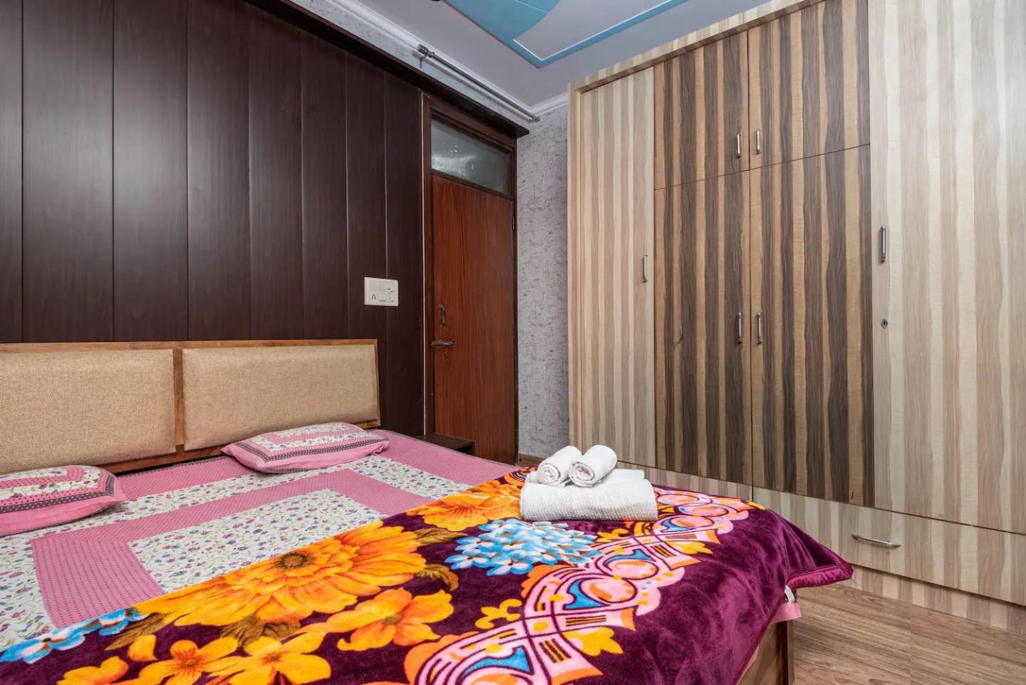 103 Cozy Flats 2 Bhk Flat,near Airport Delhi *