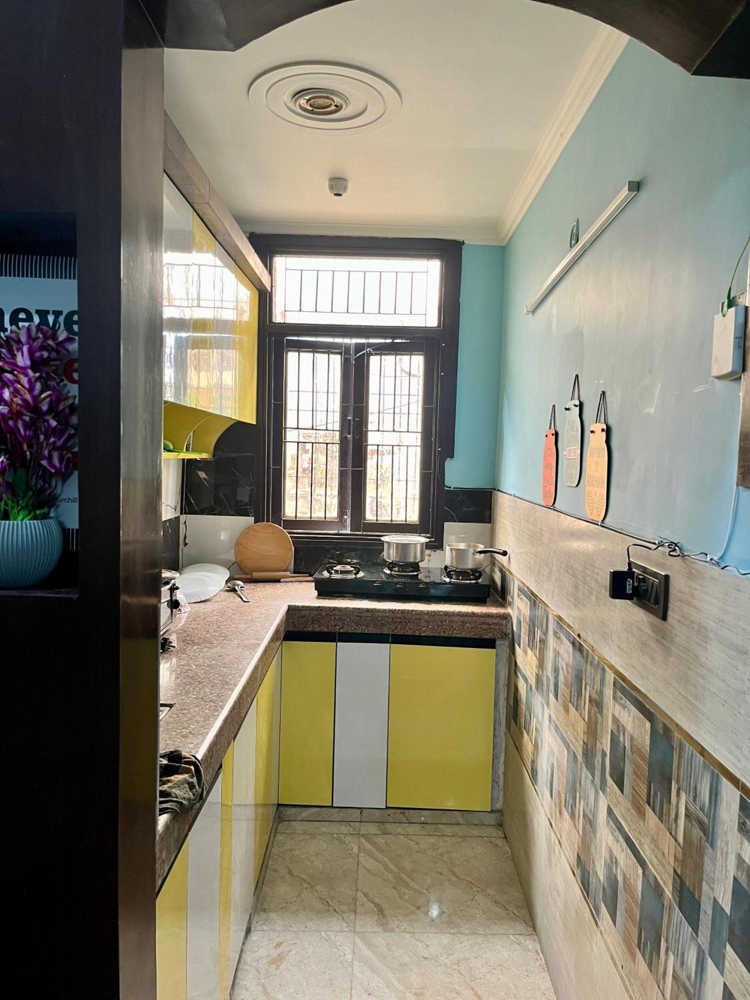 103 Cozy Flats 2 Bhk Flat,near Airport Delhi *