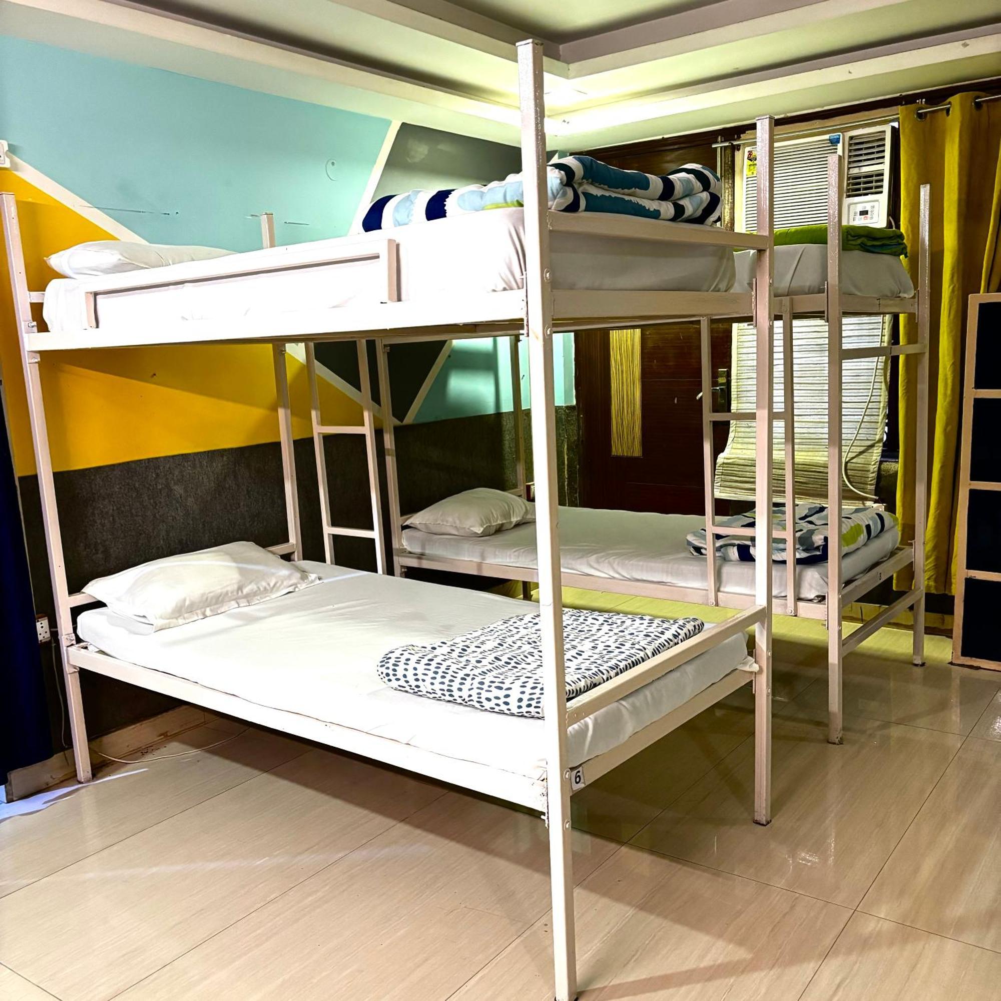 Amigosindia Hostel *