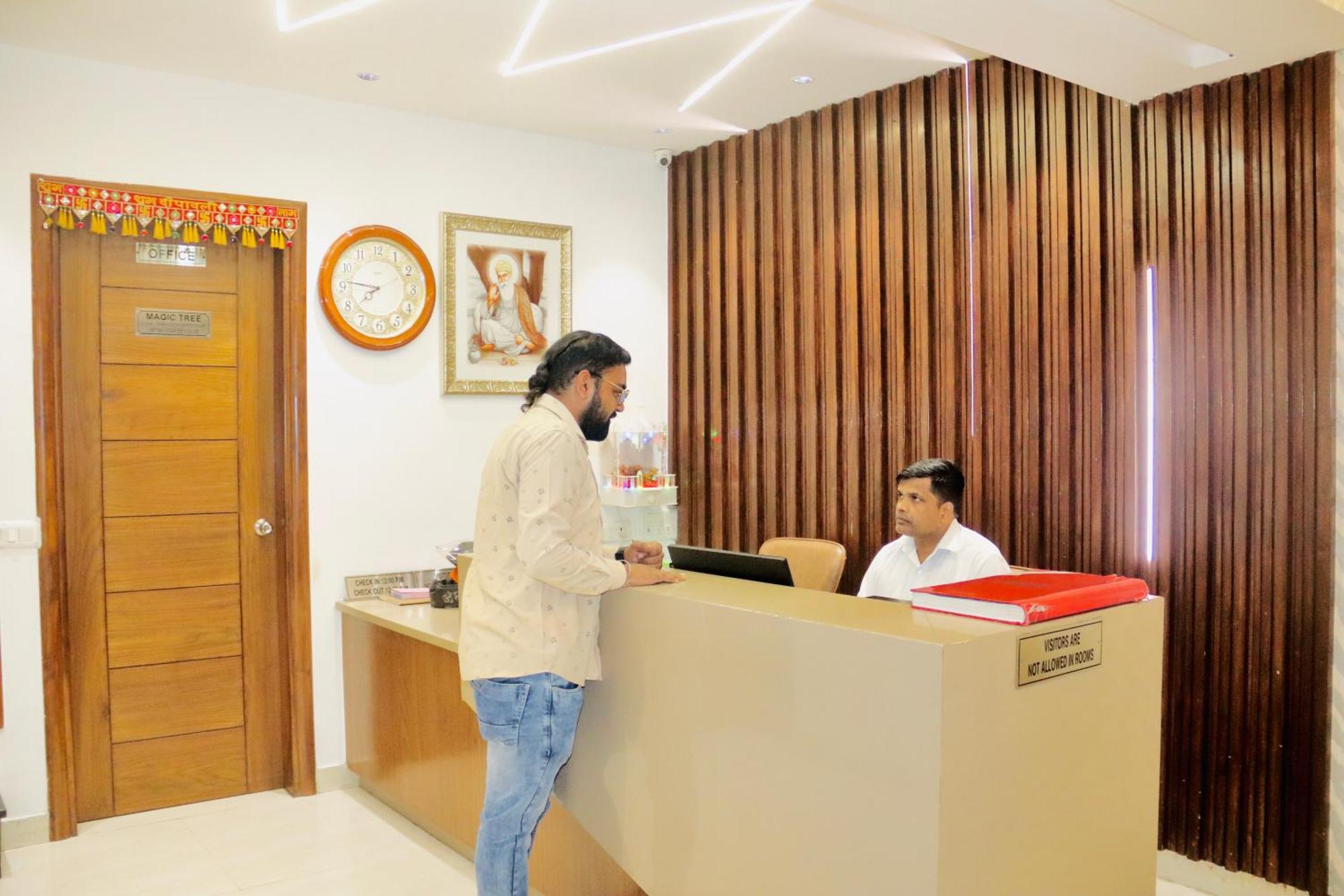 Magic Tree Karol Bagh Metro Station New Hotel 3*